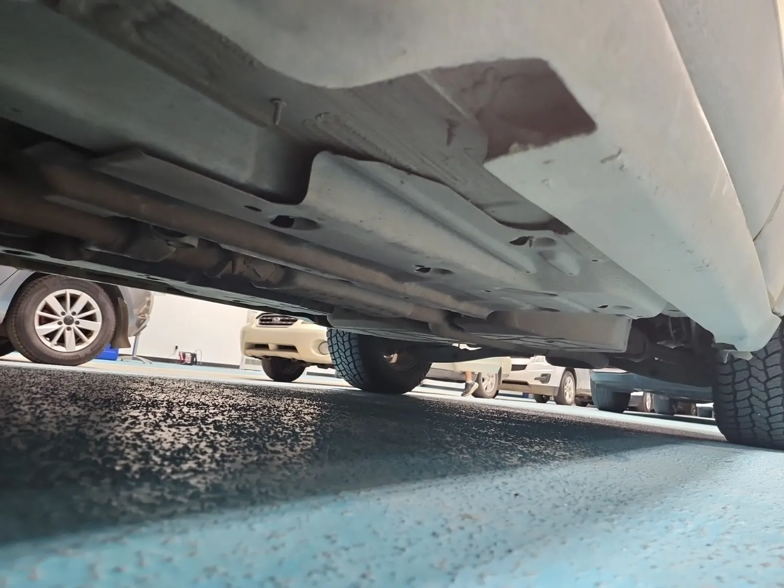 Undercarriage - Driver Photo