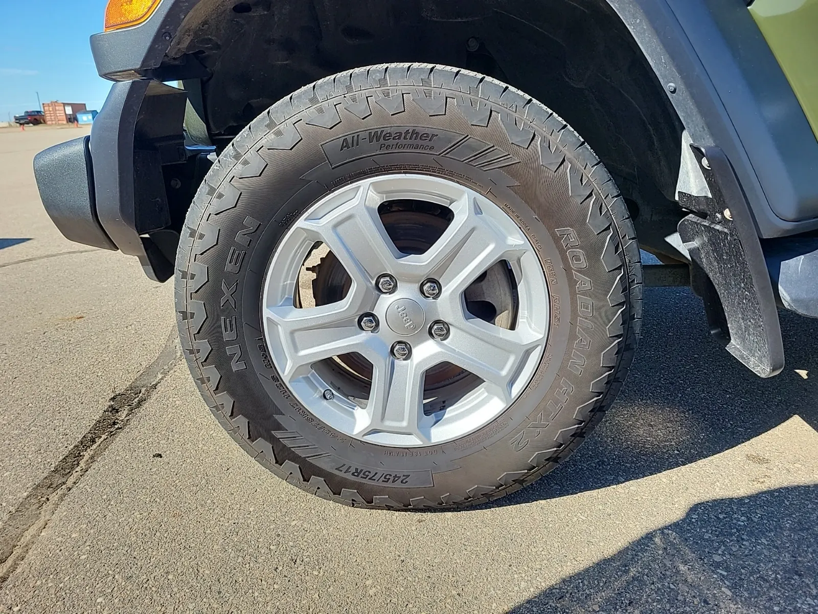 Front driver wheel/tire photo