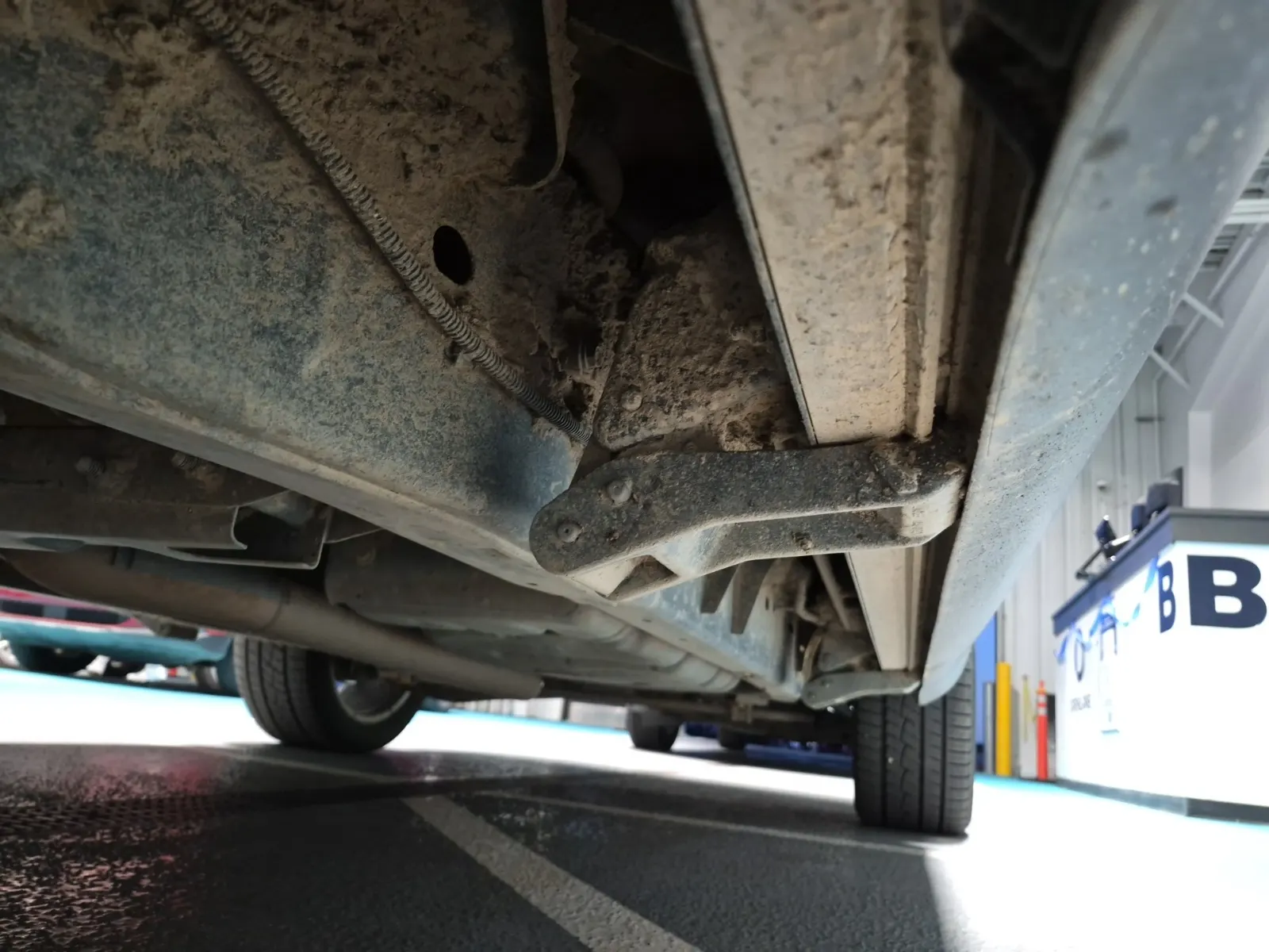 Undercarriage - Driver Photo