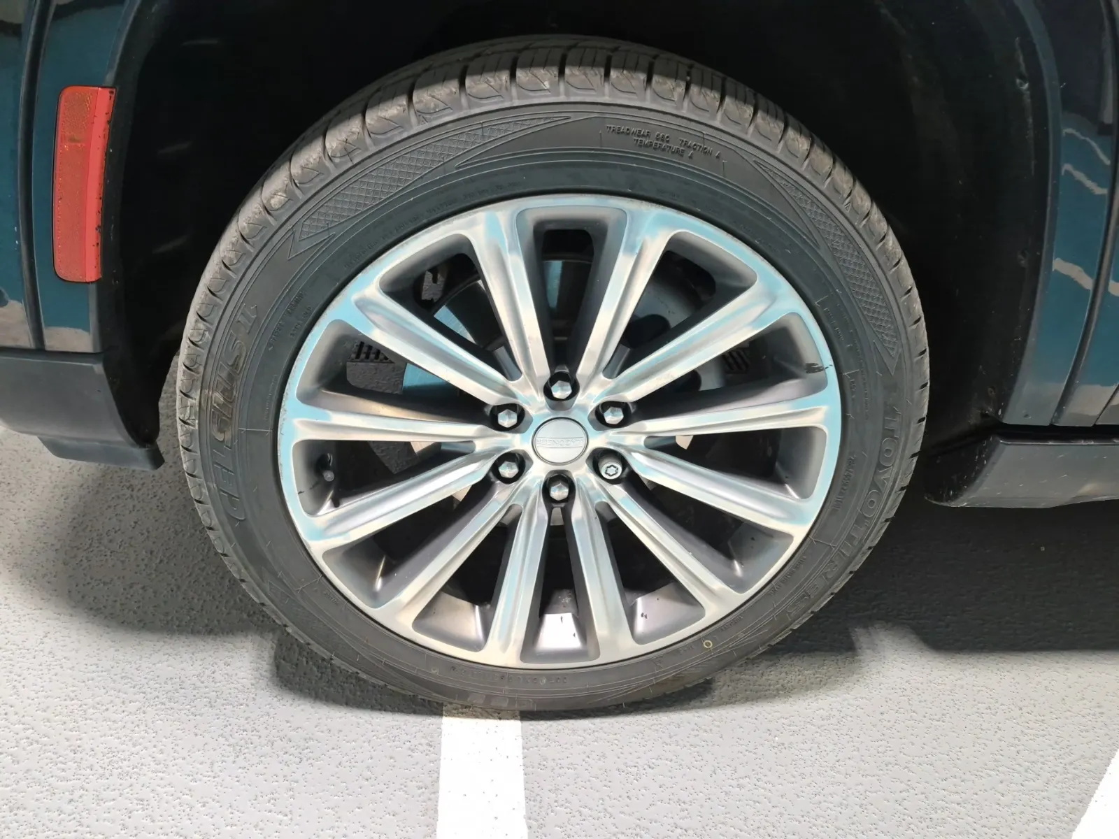 Front driver wheel/tire photo