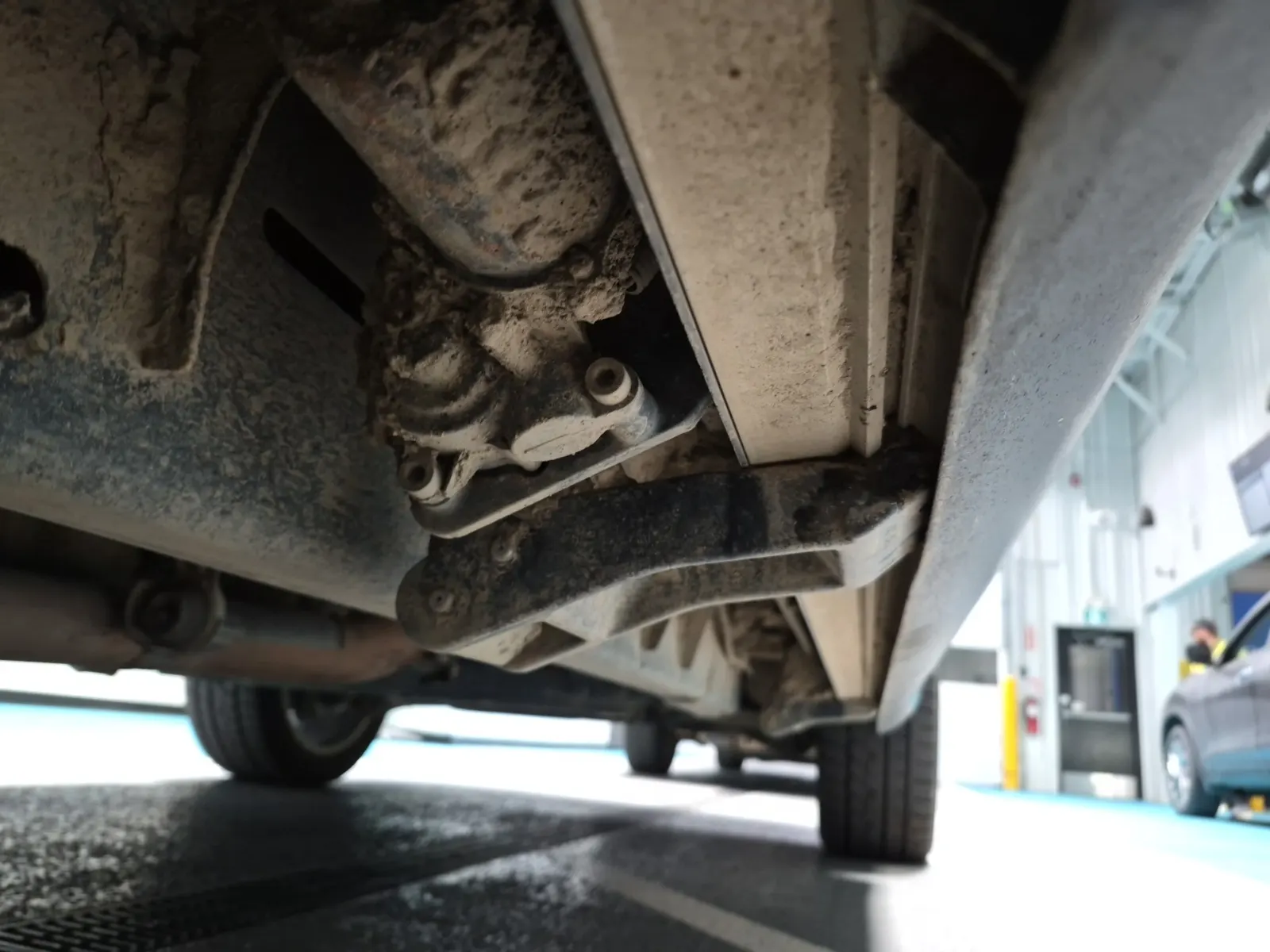 Undercarriage - Passenger Photo
