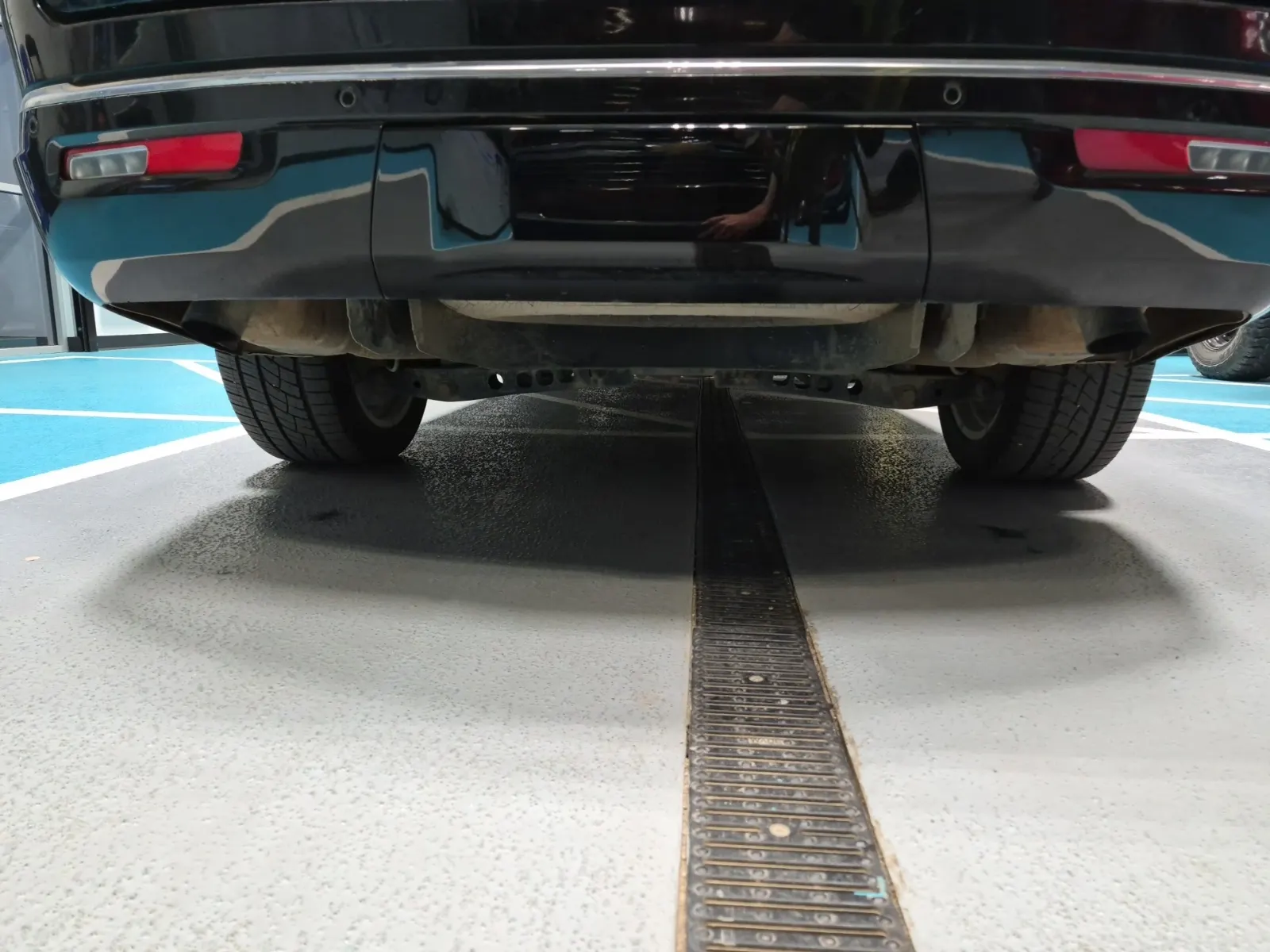 Undercarriage - Rear Photo