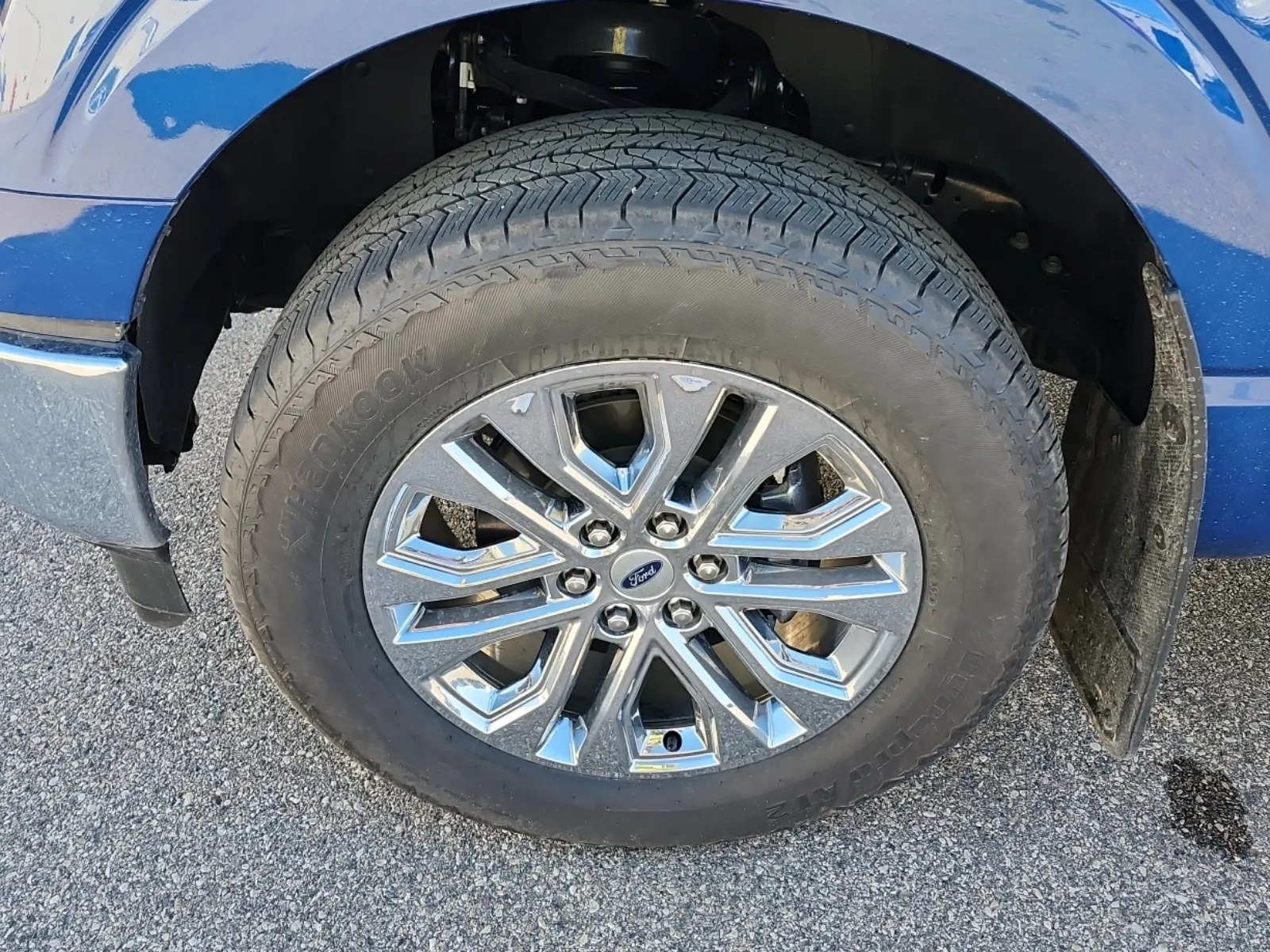 Front driver wheel/tire photo