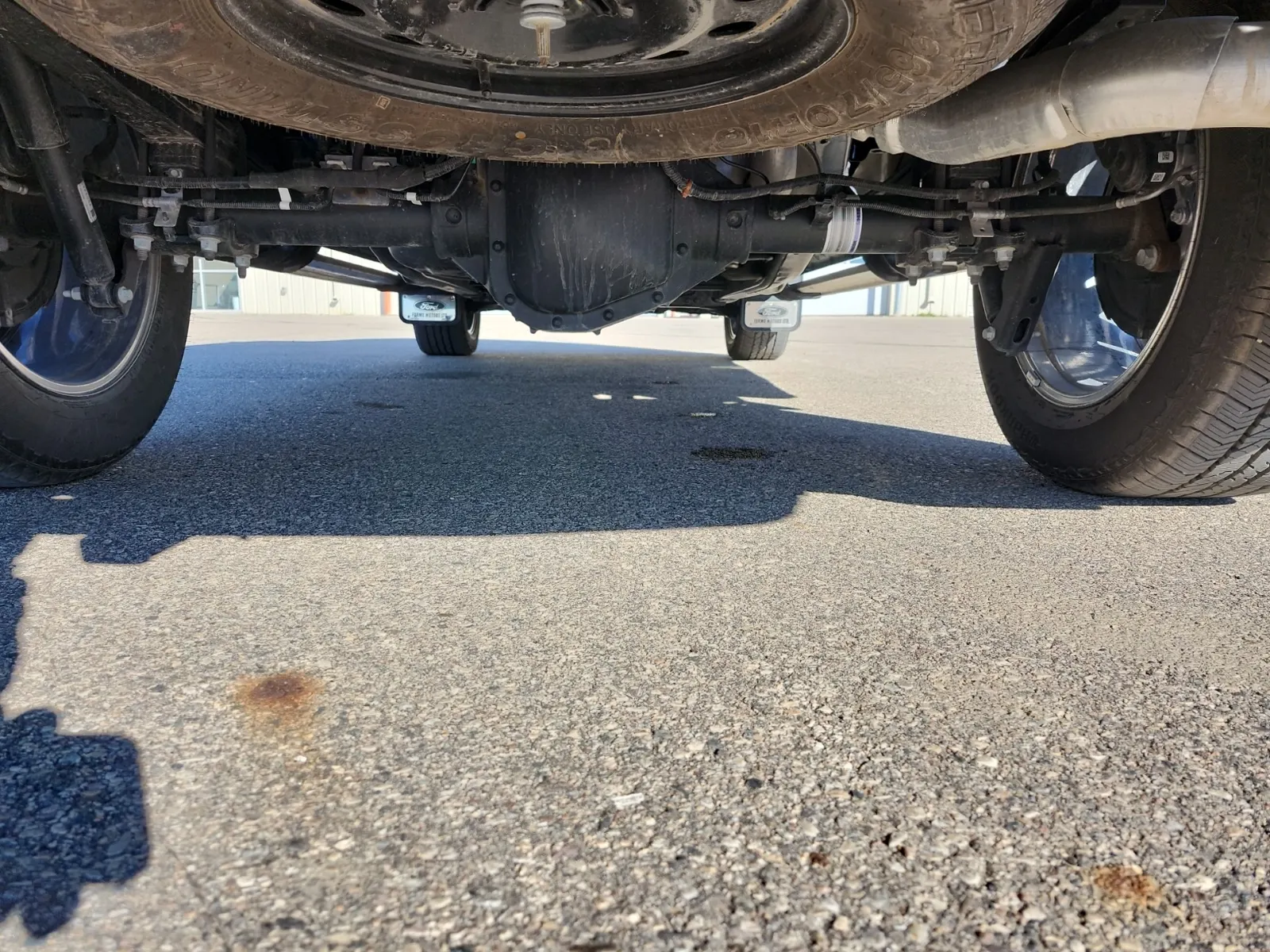 Undercarriage - Rear Photo