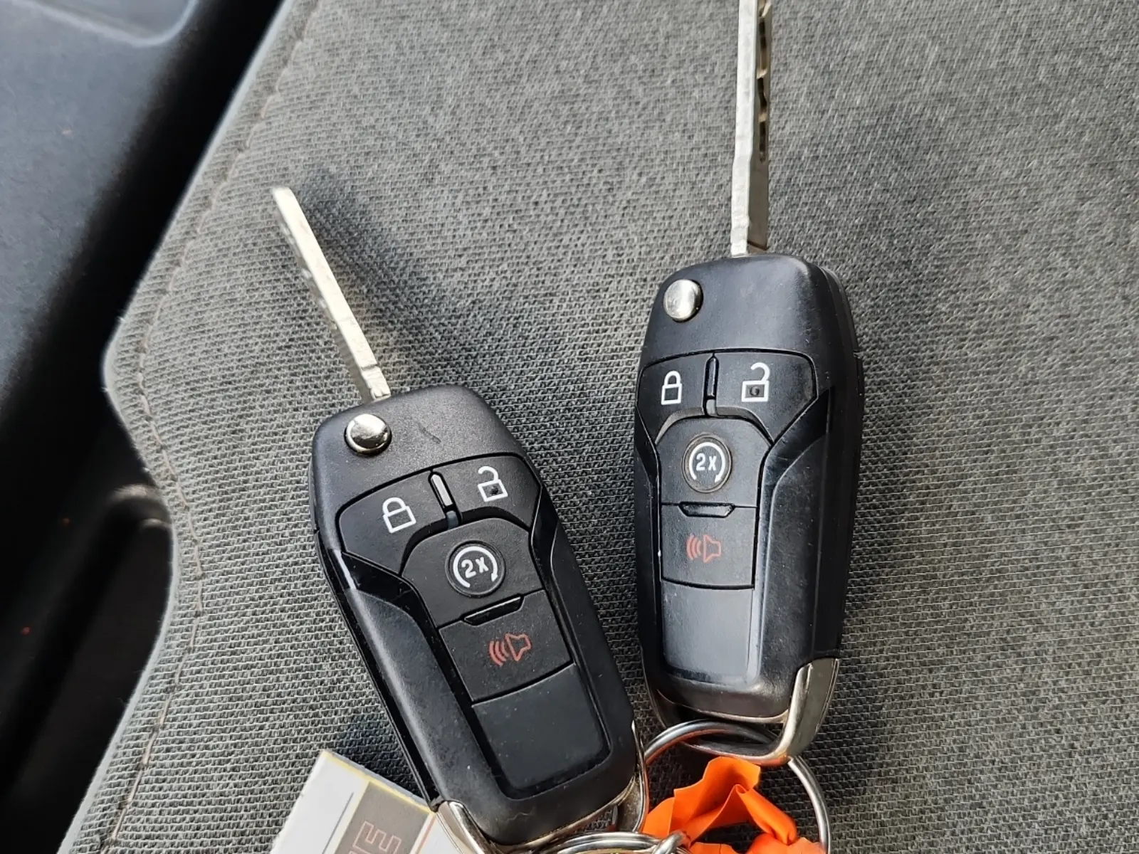 Keys/Fobs/Manual Photo