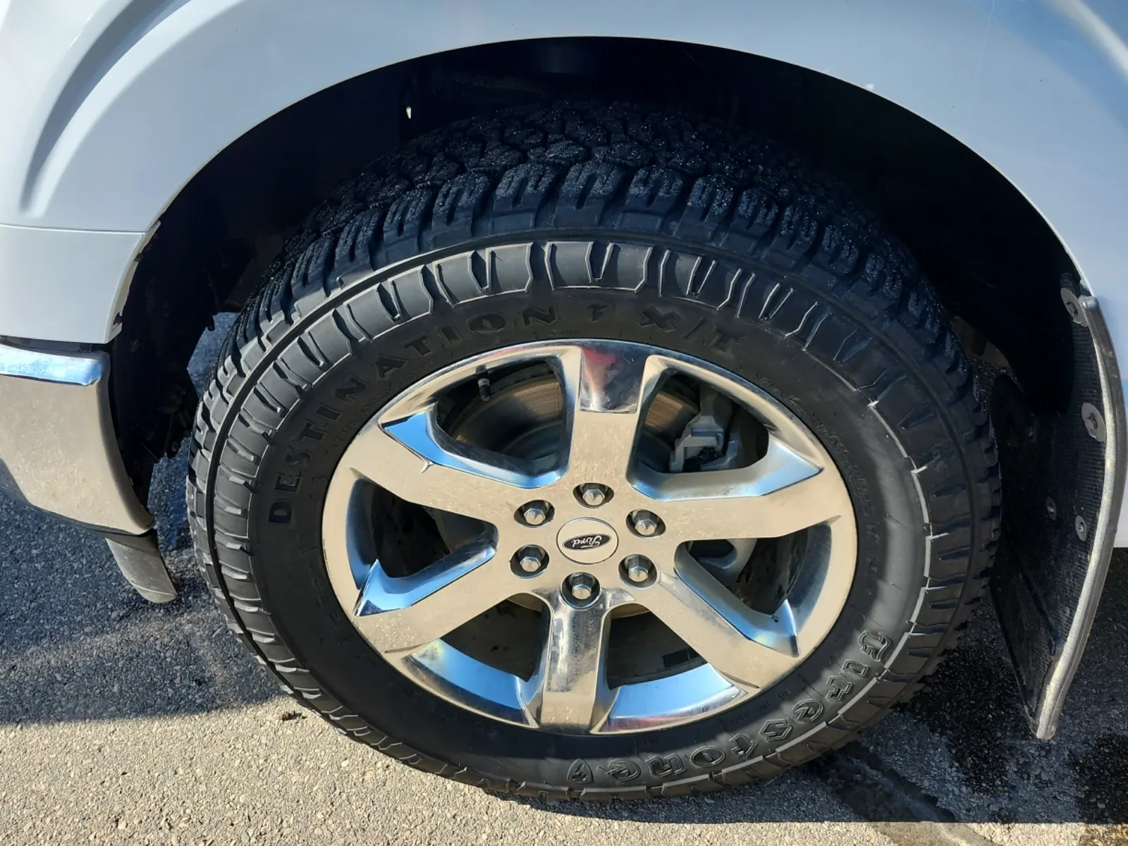 Front driver wheel/tire photo
