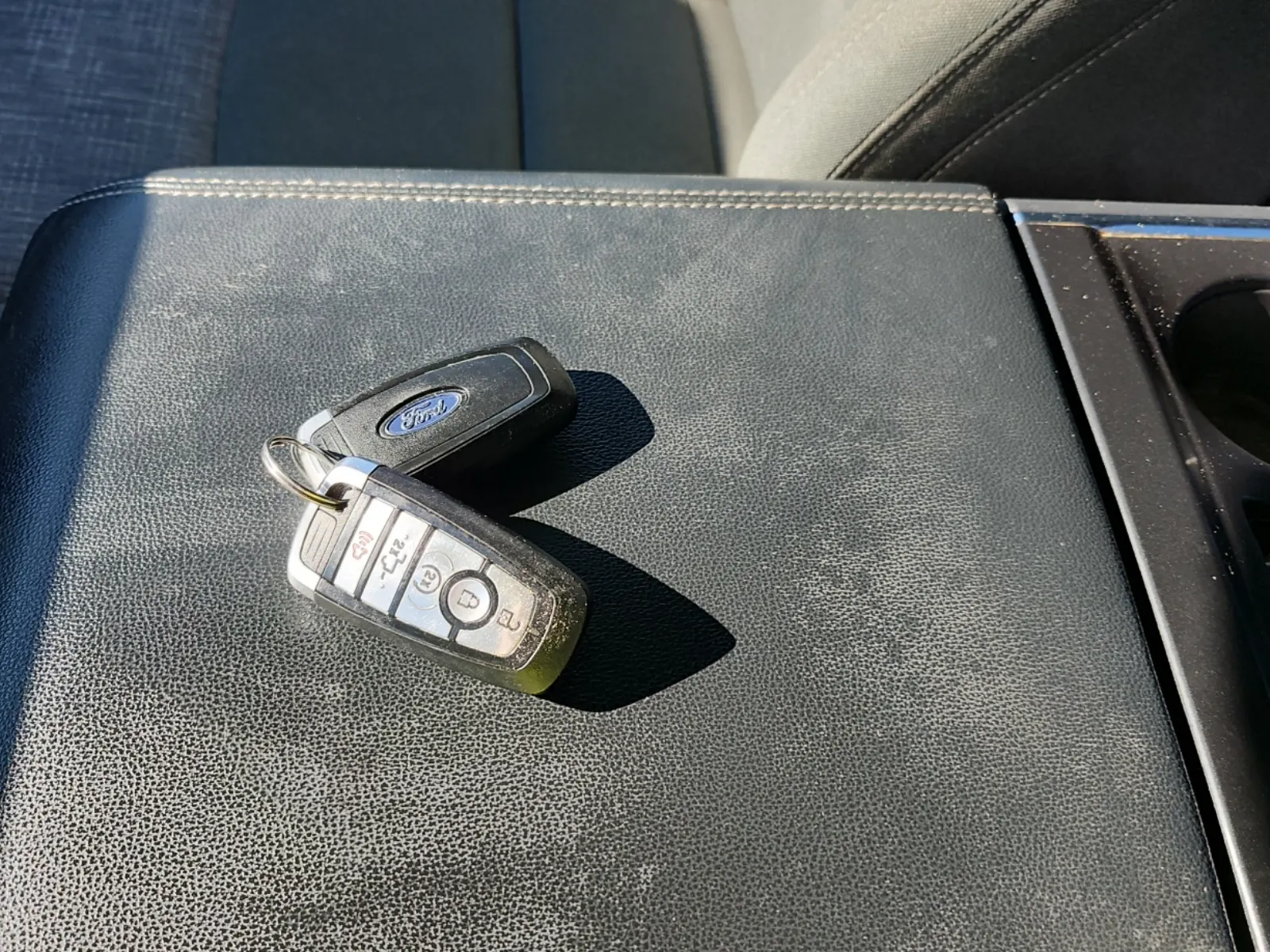 Keys/Fobs/Manual Photo