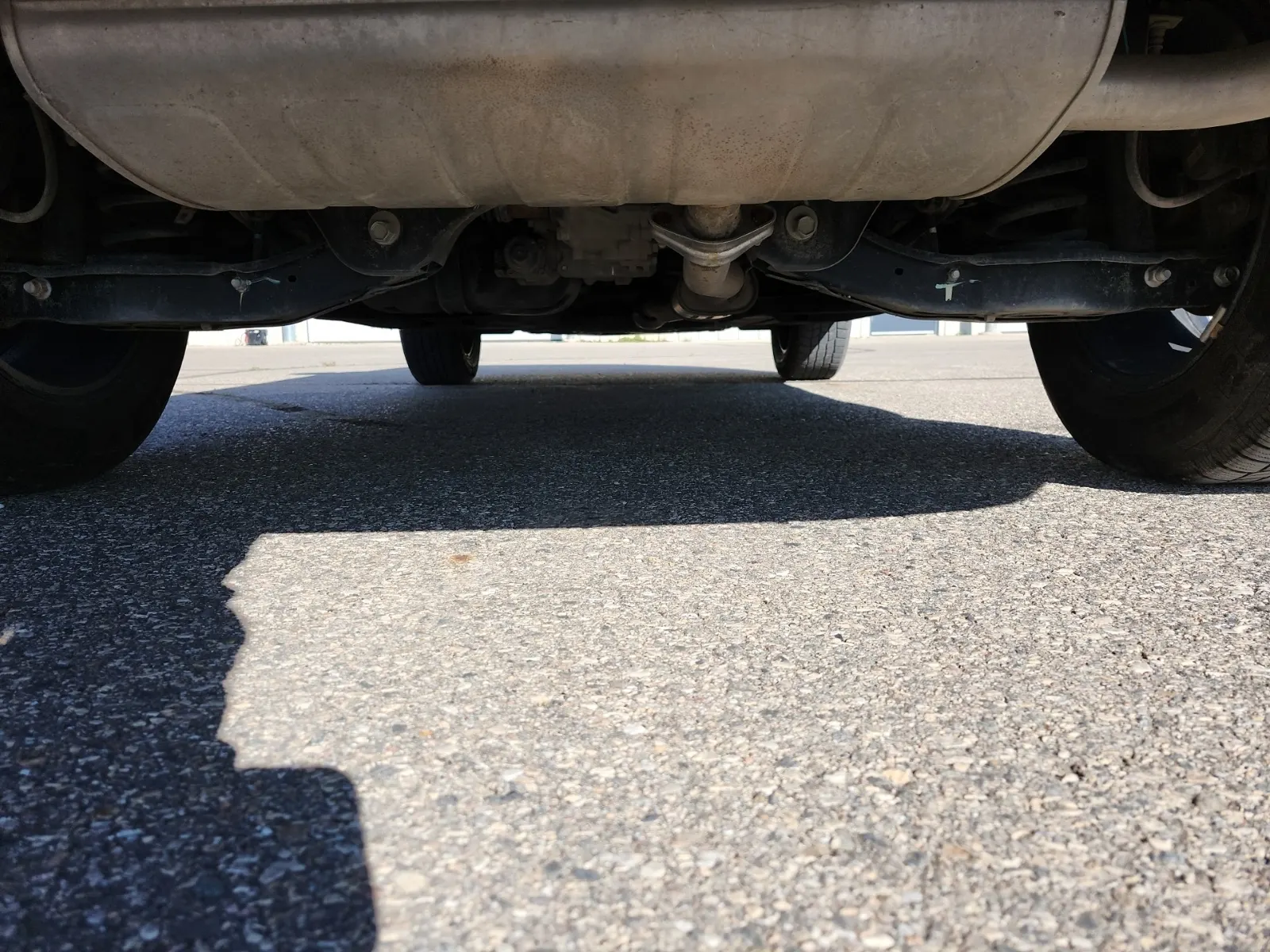 Undercarriage - Rear Photo