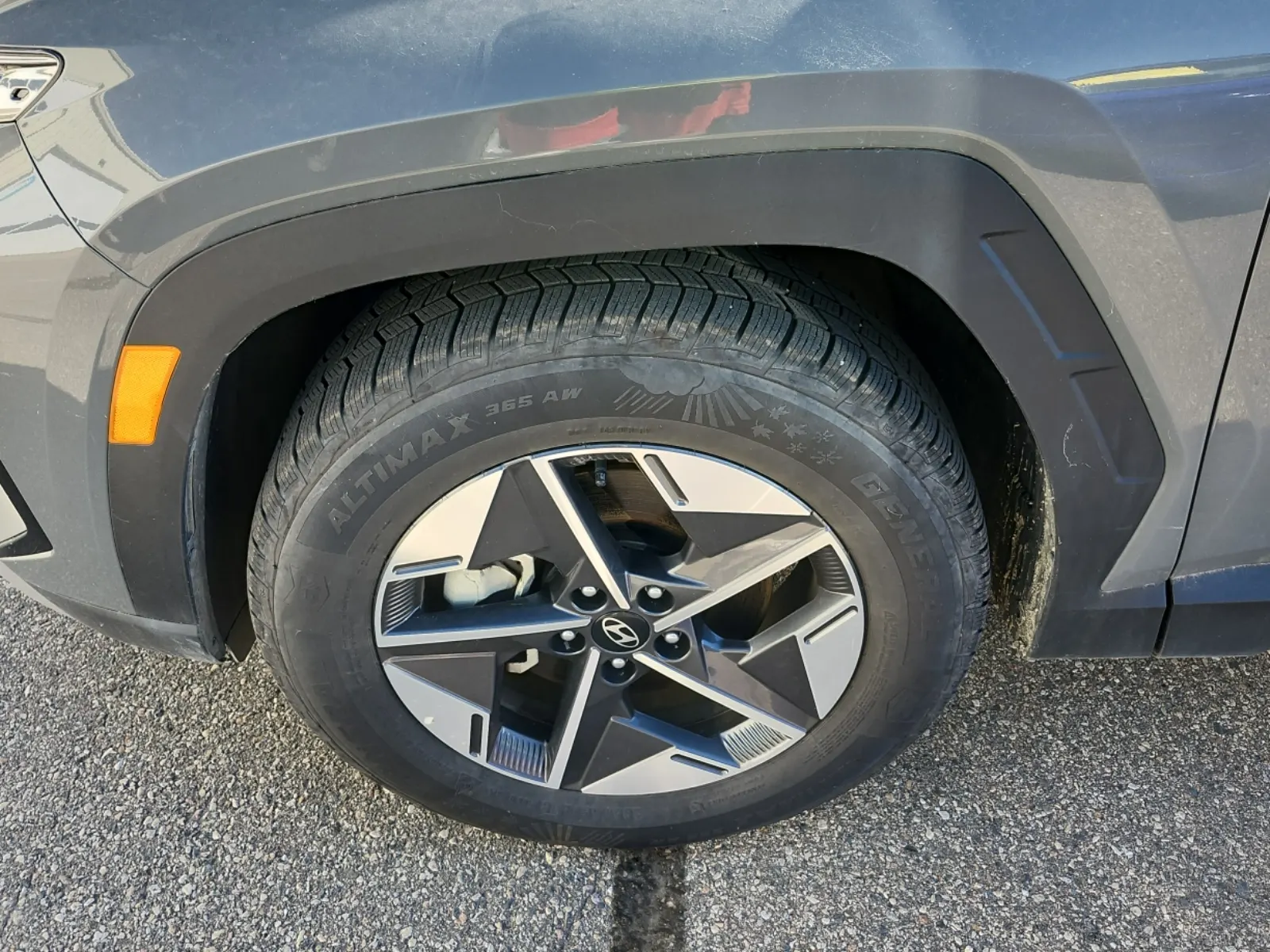 Front driver wheel/tire photo