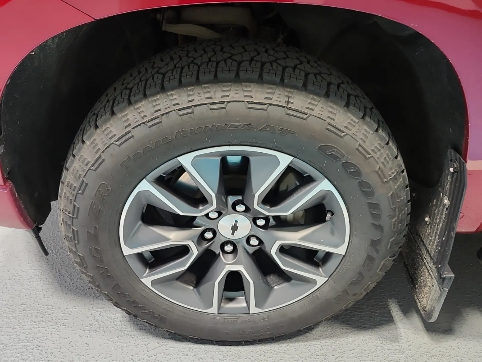 Front driver wheel/tire photo