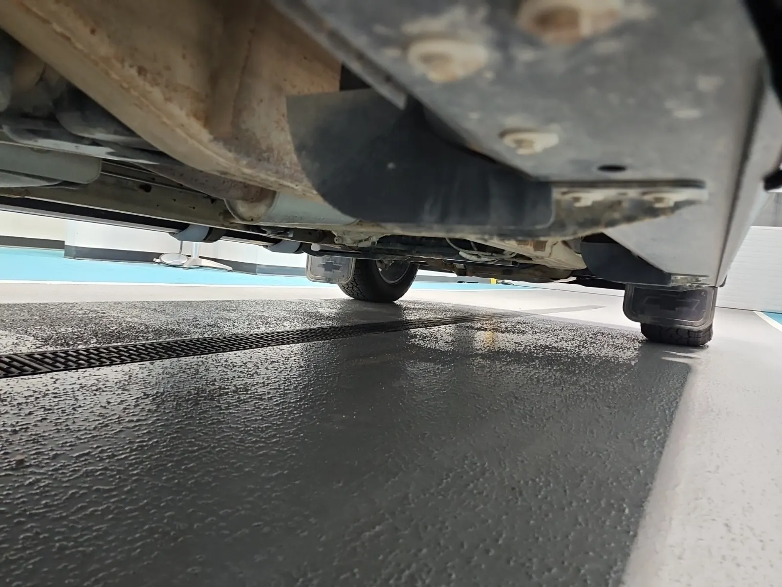 Undercarriage - Passenger Photo