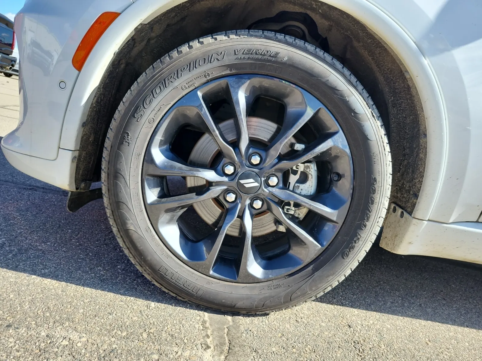 Front driver wheel/tire photo