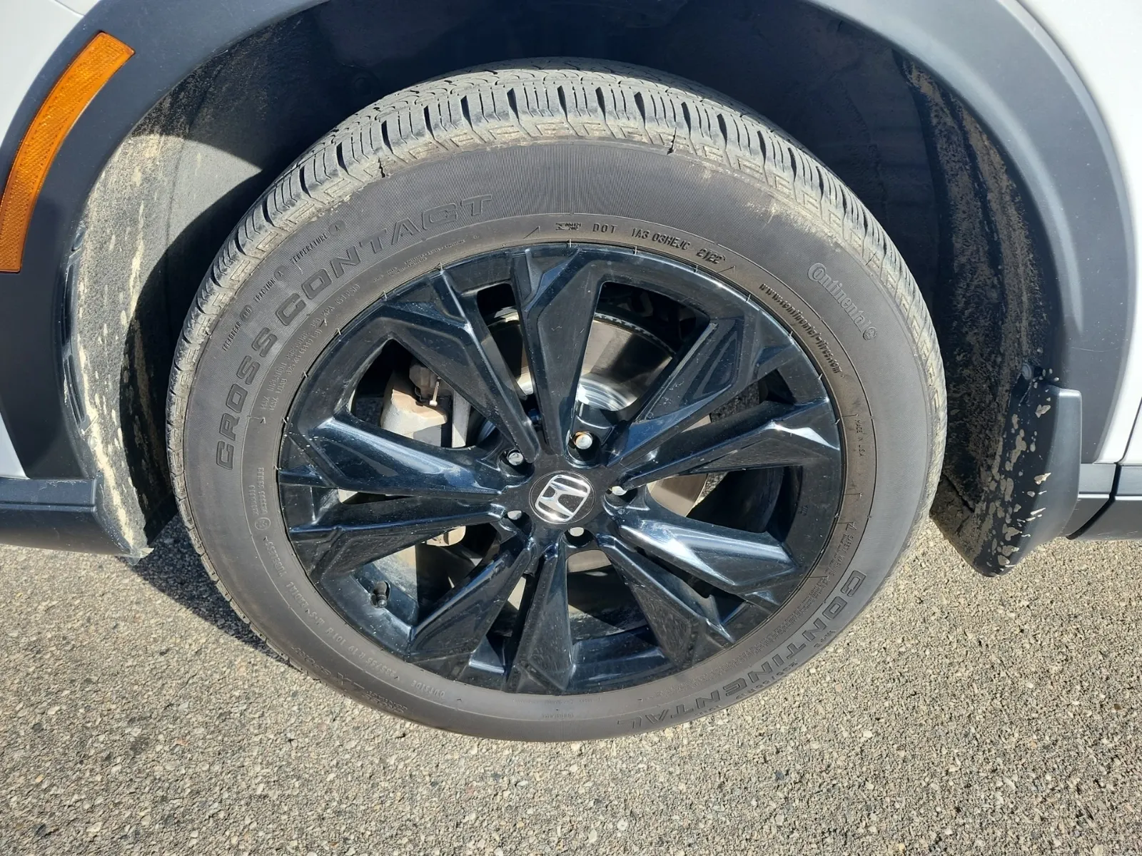 Front driver wheel/tire photo