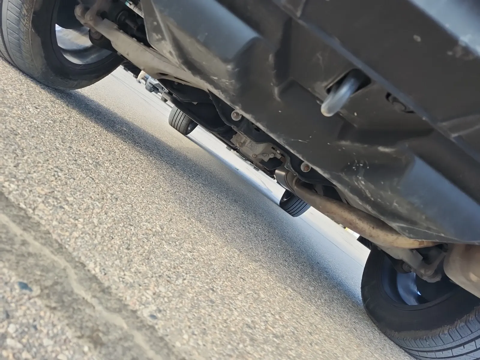 Undercarriage - Rear Photo