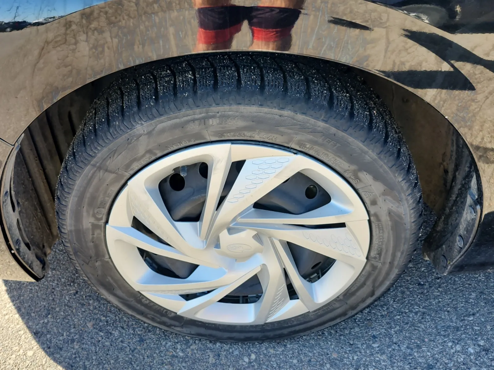 Front driver wheel/tire photo