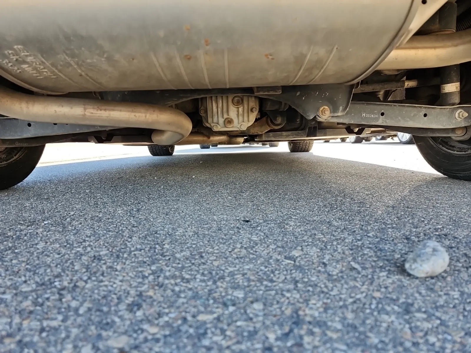 Undercarriage - Rear Photo