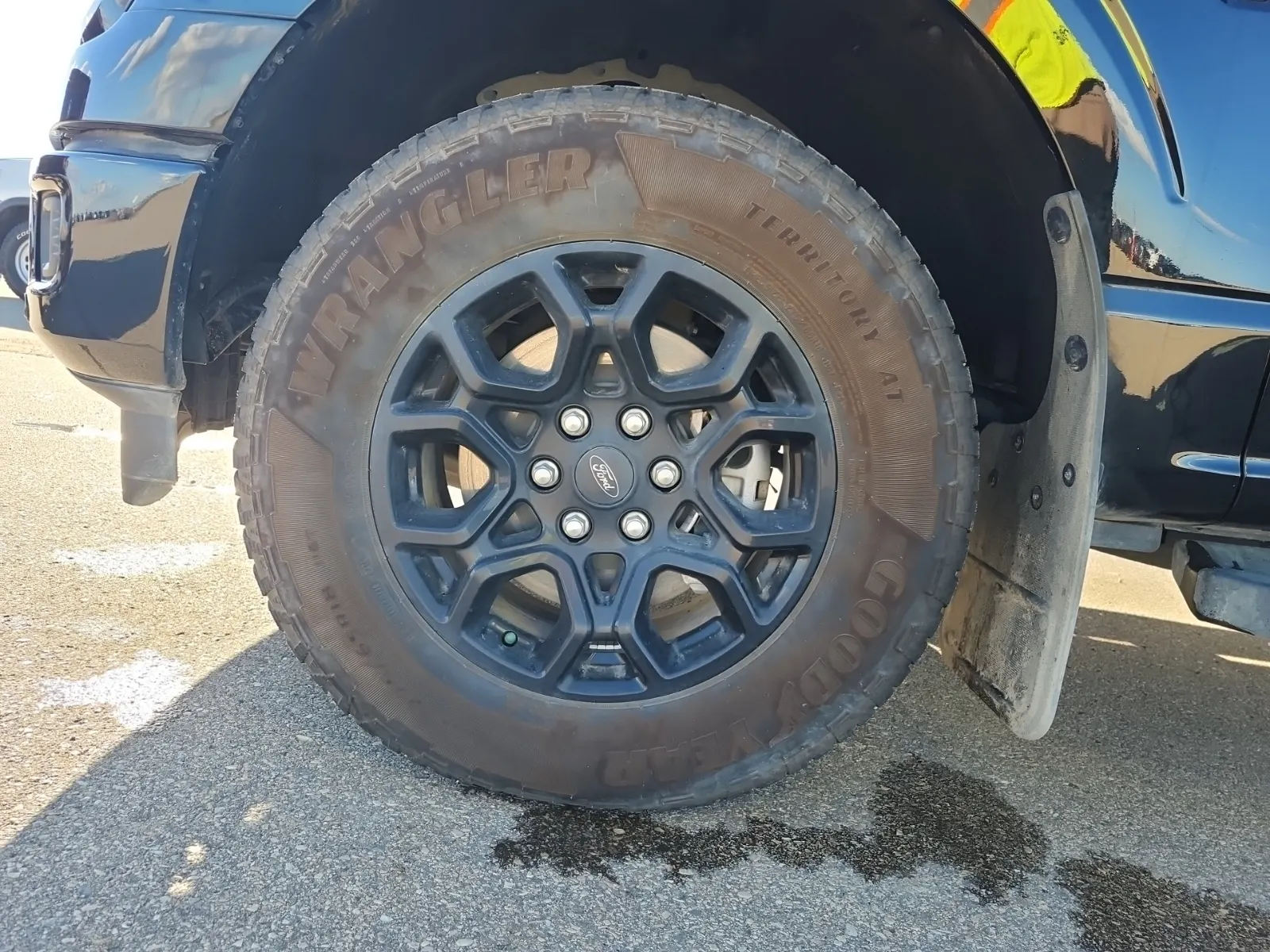 Front driver wheel/tire photo