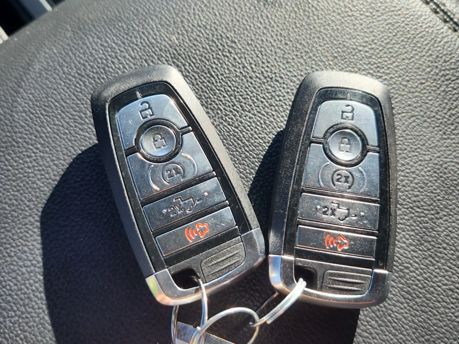 Keys/Fobs/Manual Photo