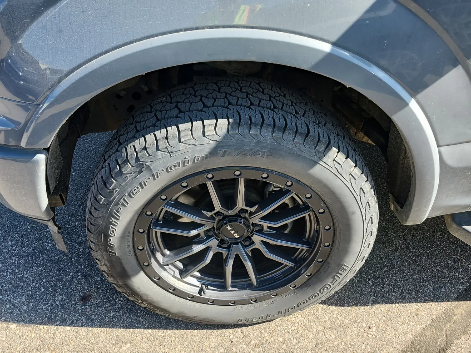 Front driver wheel/tire photo