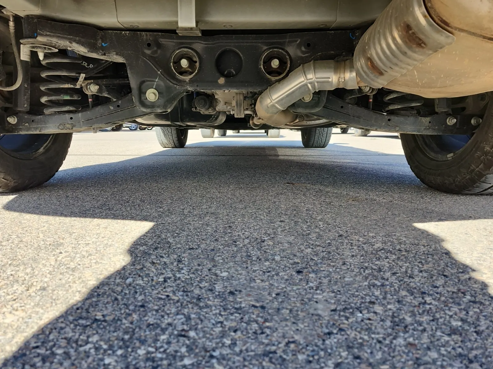 Undercarriage - Rear Photo