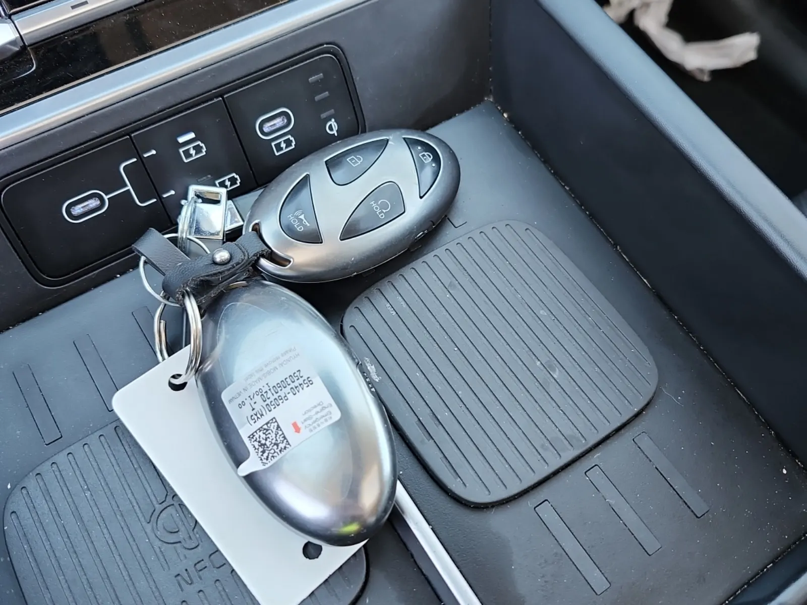Keys/Fobs/Manual Photo