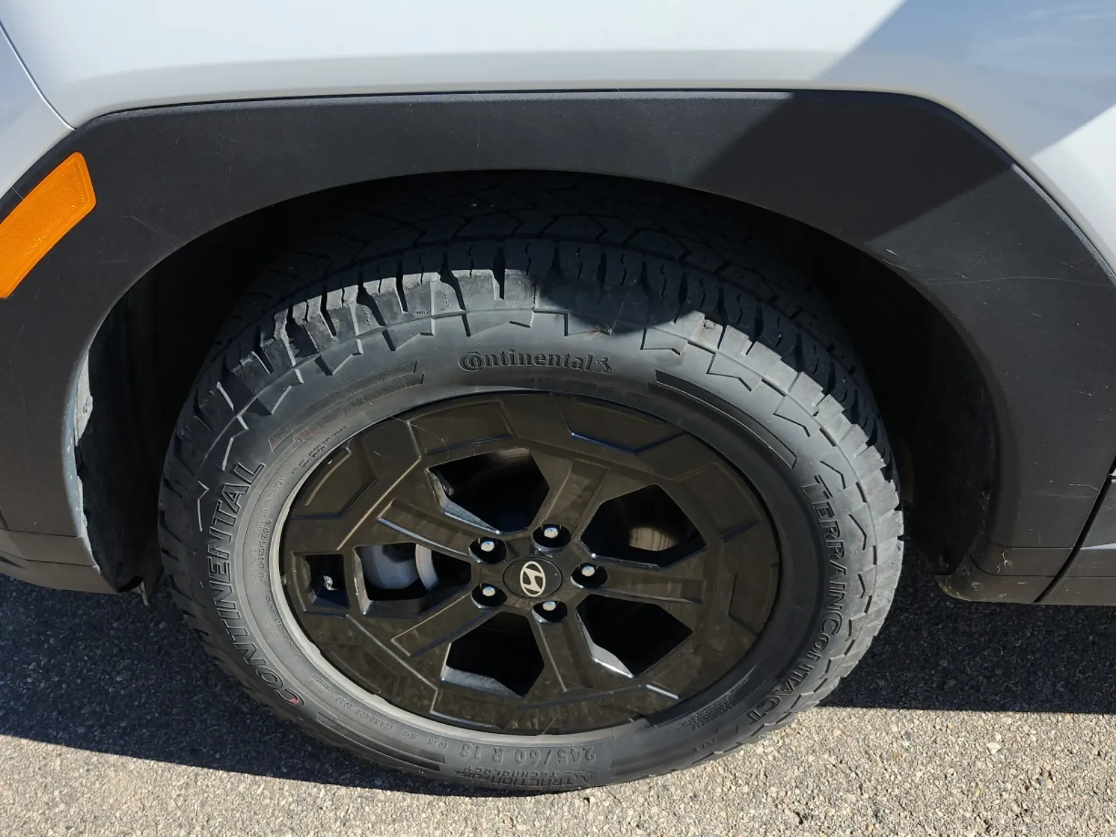 Front driver wheel/tire photo