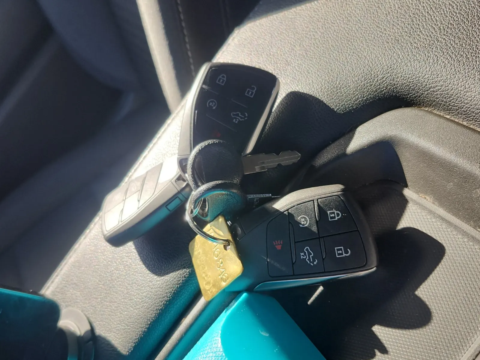 Keys/Fobs/Manual Photo