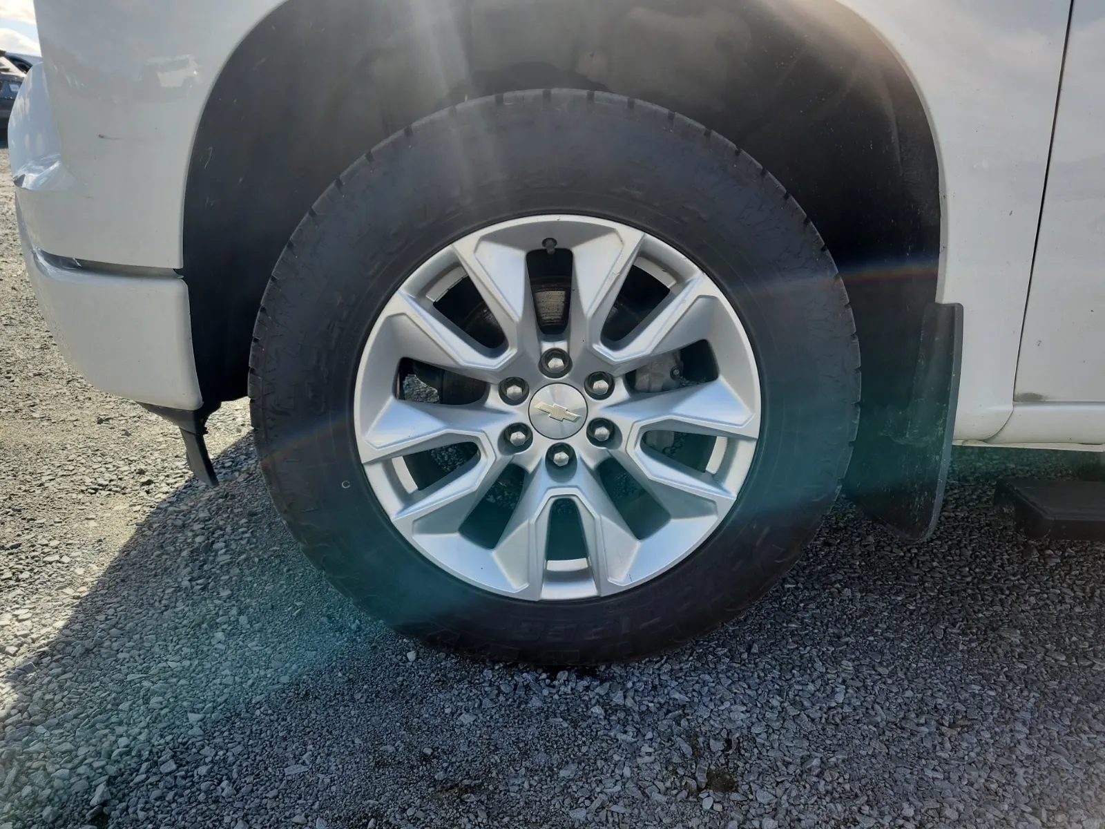 Front driver wheel/tire photo