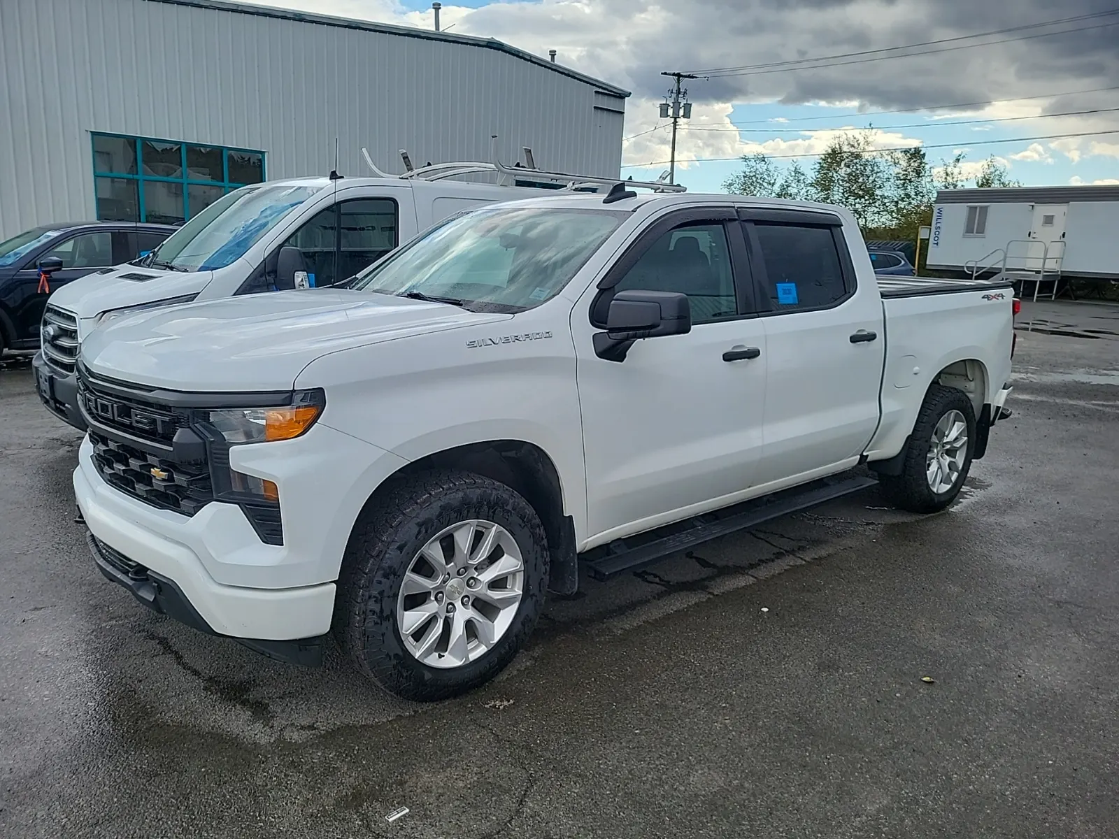 Front driver 3/4 photo