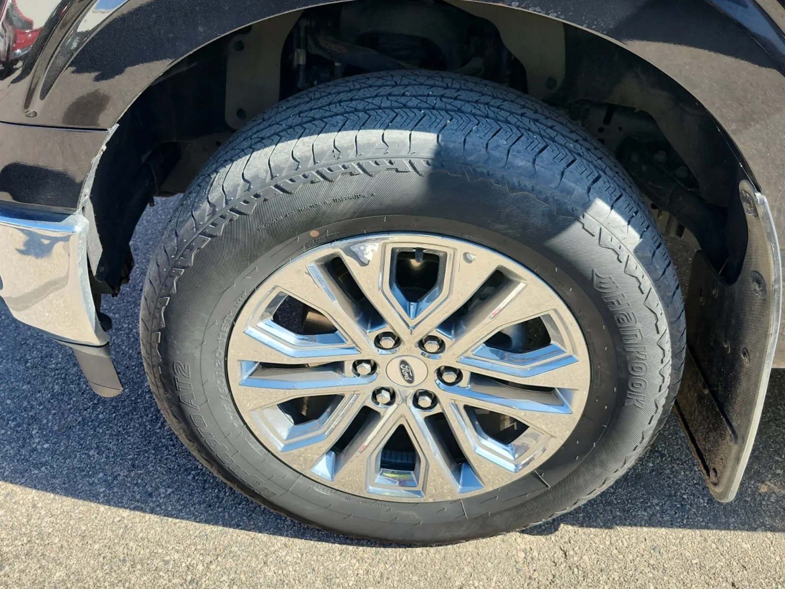 Front driver wheel/tire photo