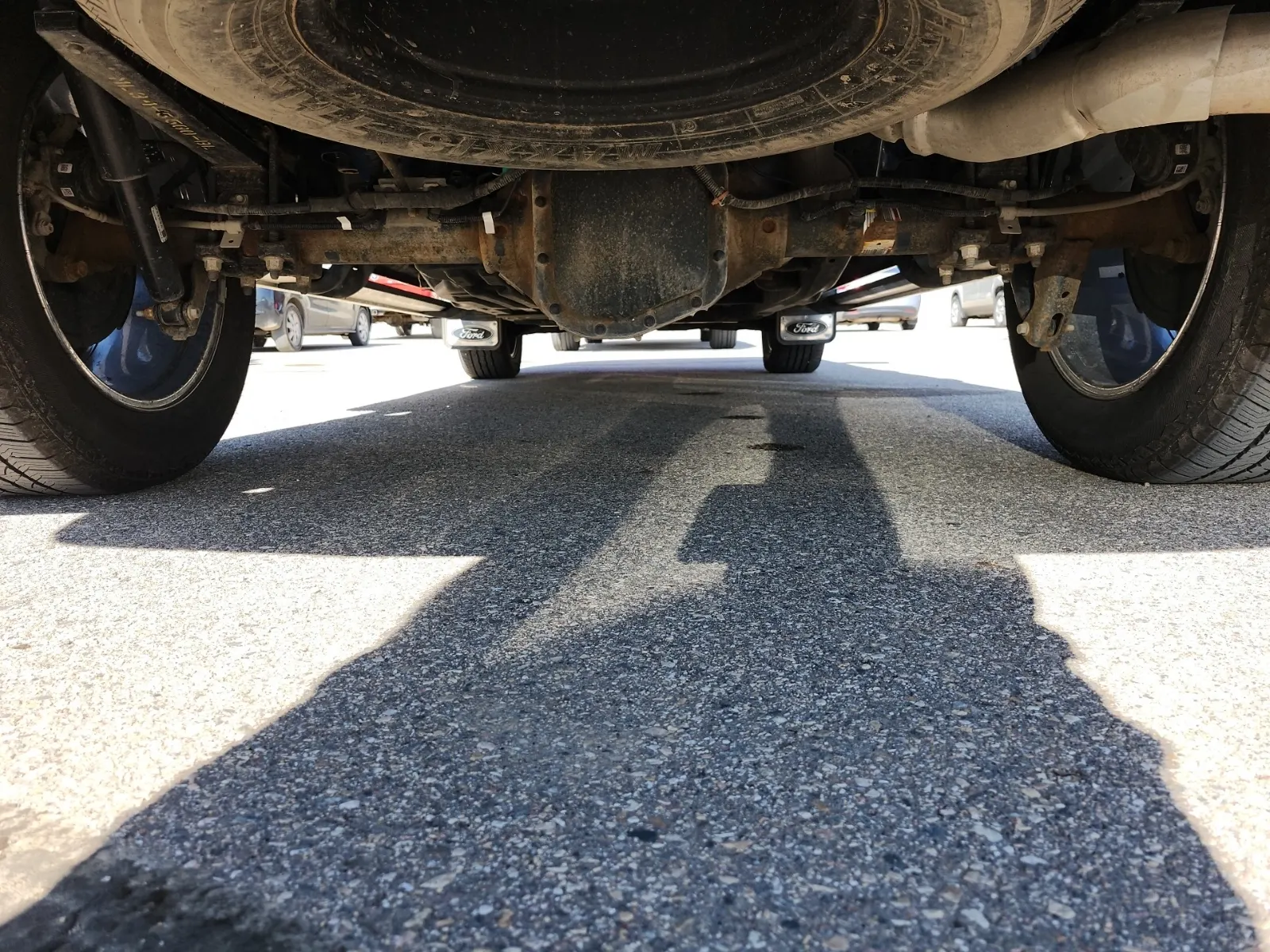 Undercarriage - Rear Photo