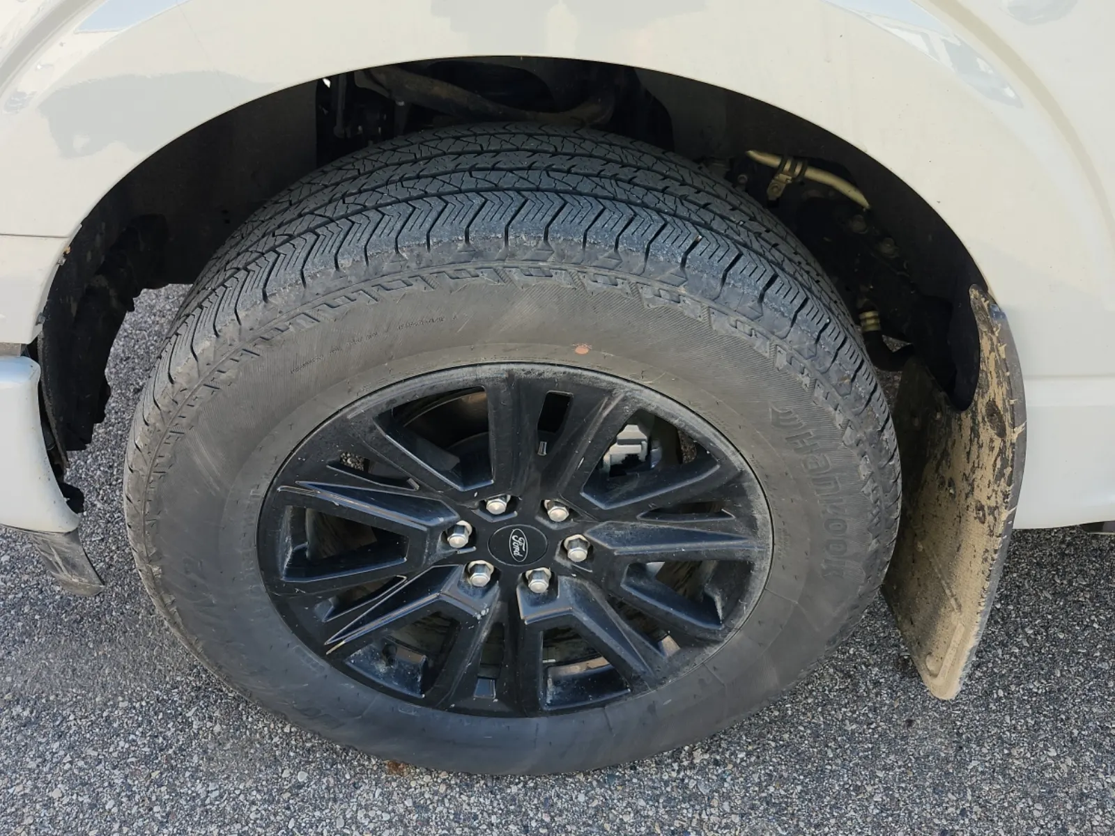 Front driver wheel/tire photo