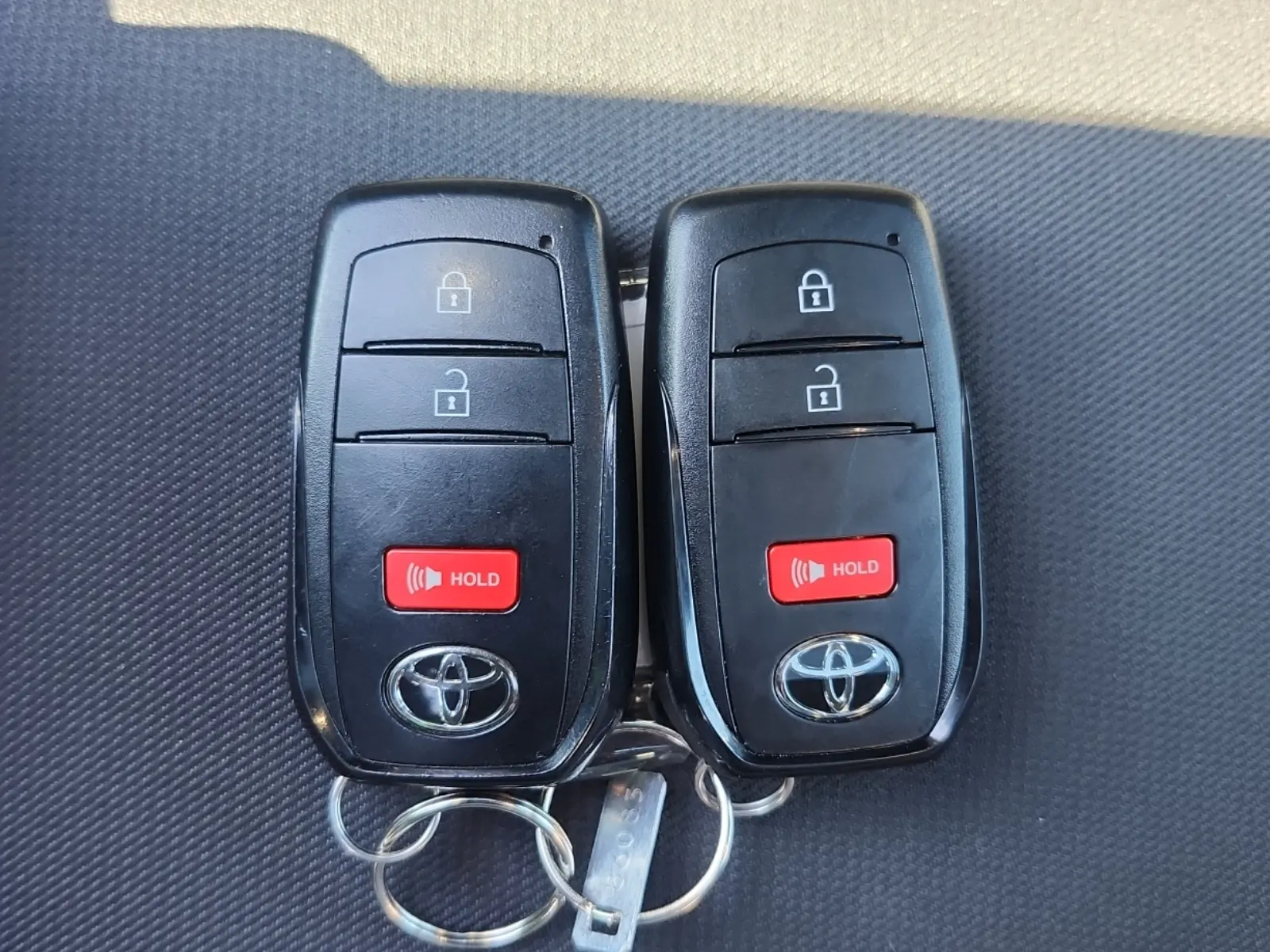 Keys/Fobs/Manual Photo