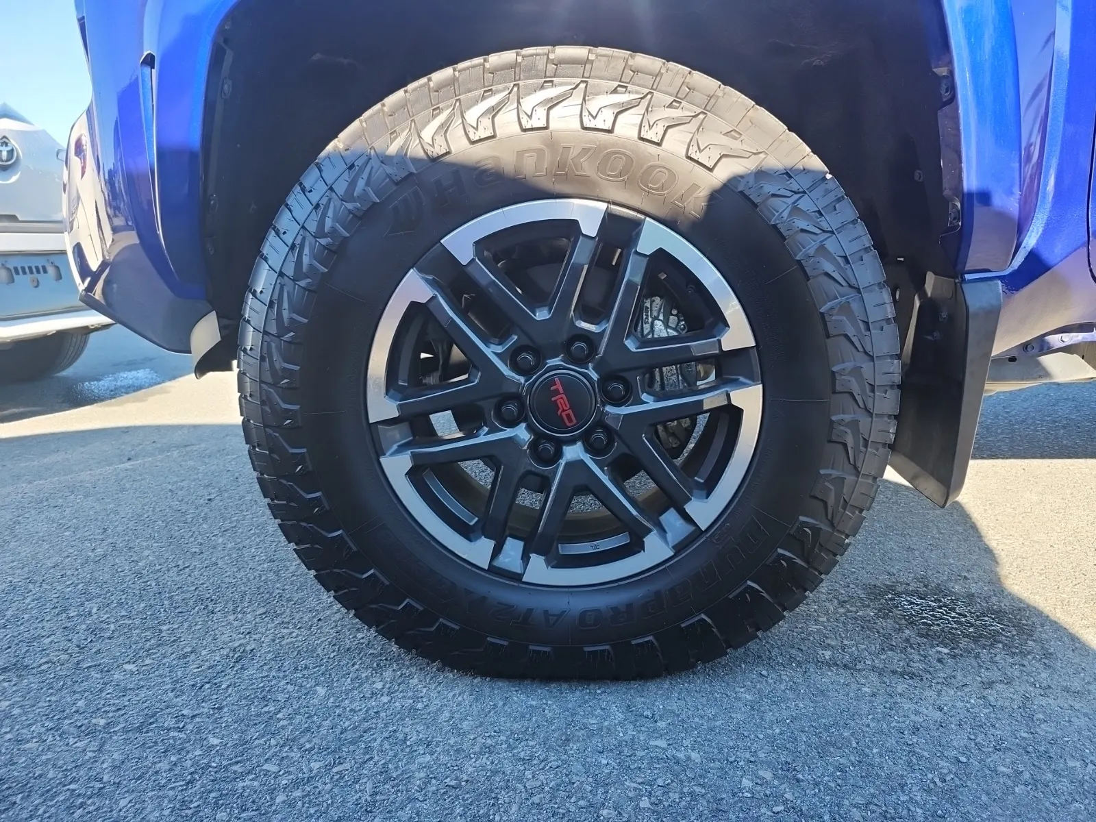 Front driver wheel/tire photo