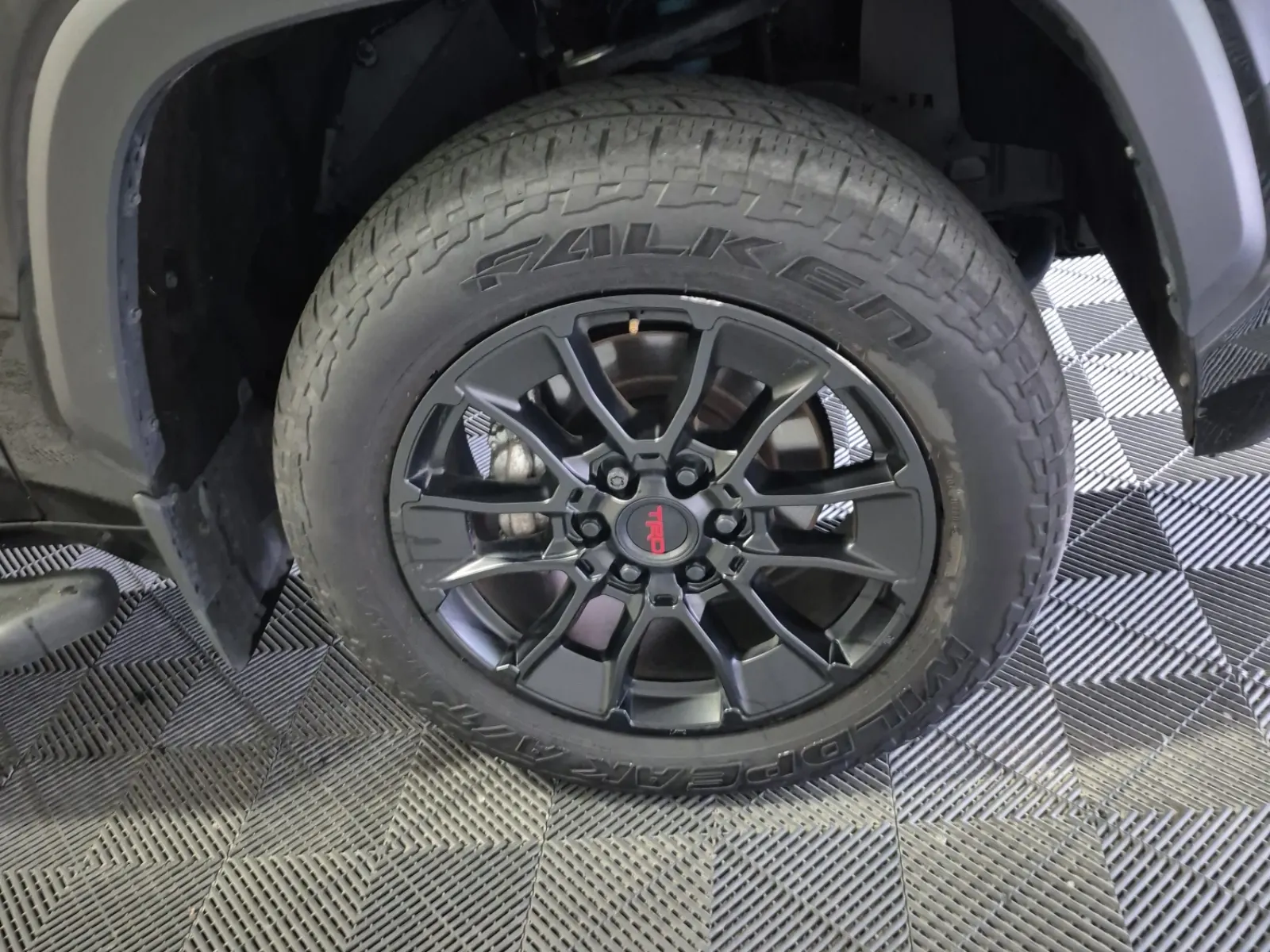 Right Front Wheel/Tire Photo