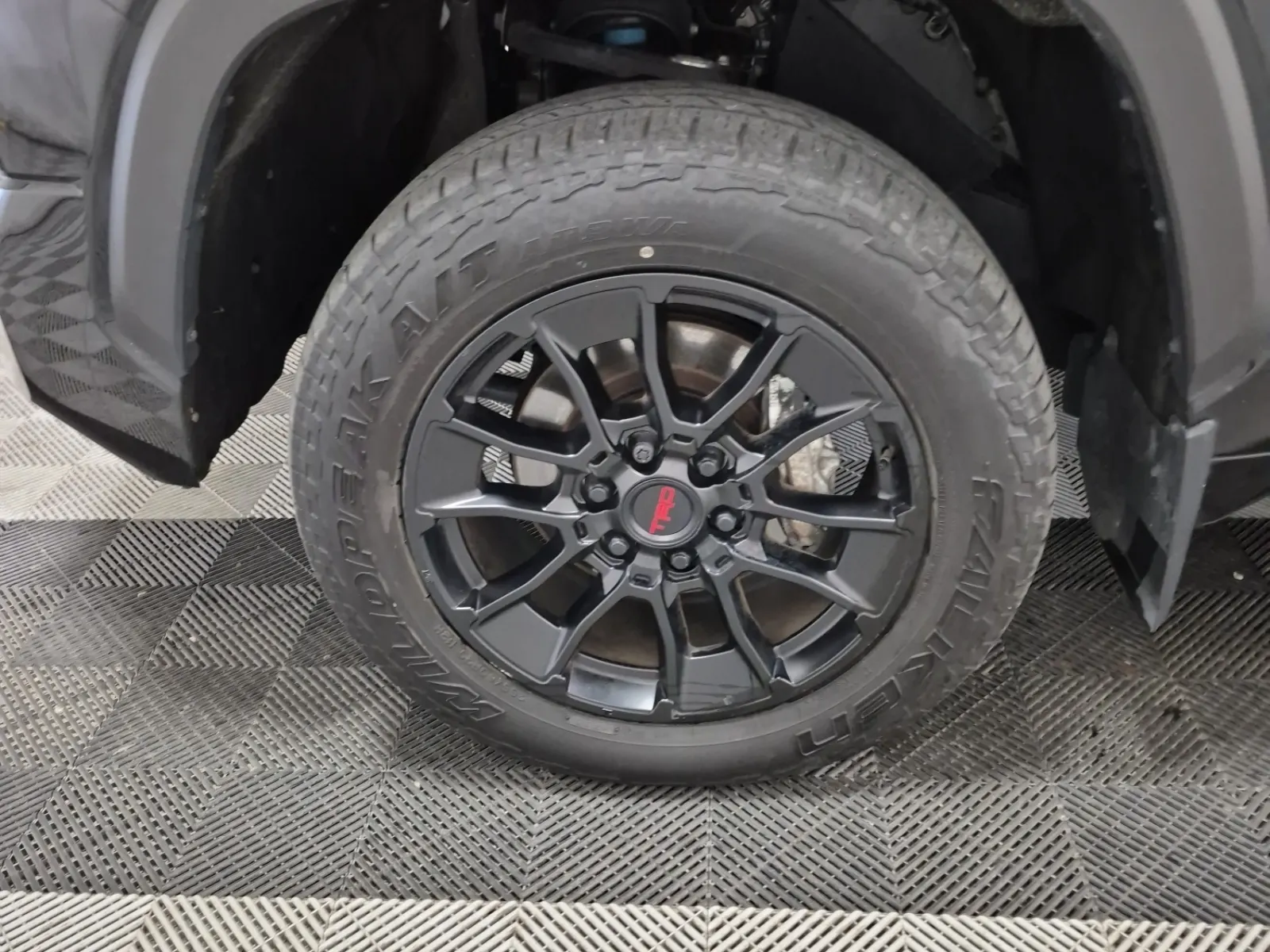 Front driver wheel/tire photo