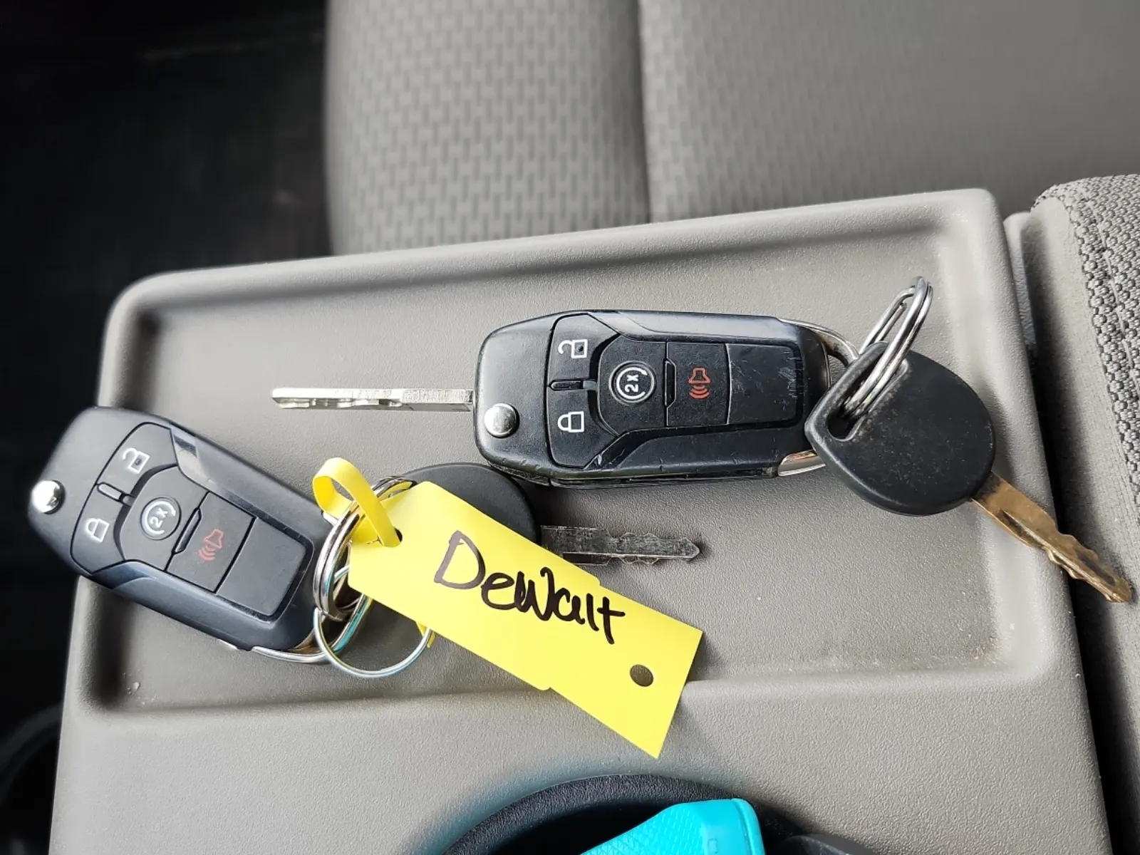 Keys/Fobs/Manual Photo