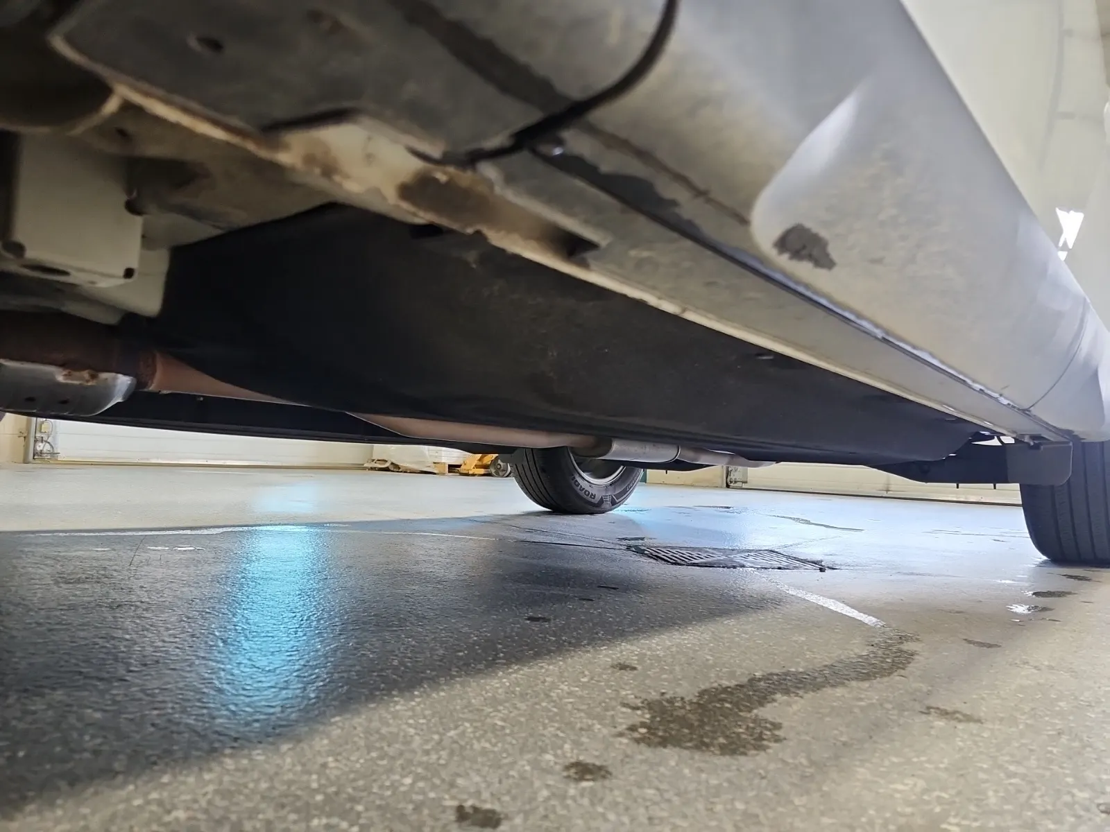Undercarriage - Driver Photo