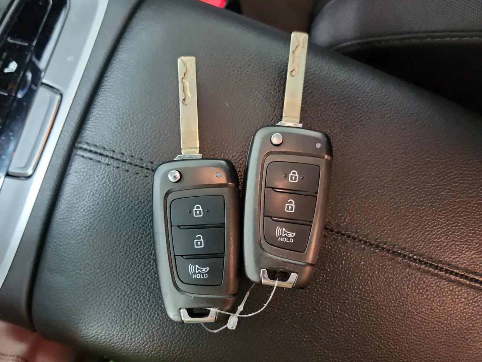 Keys/Fobs/Manual Photo