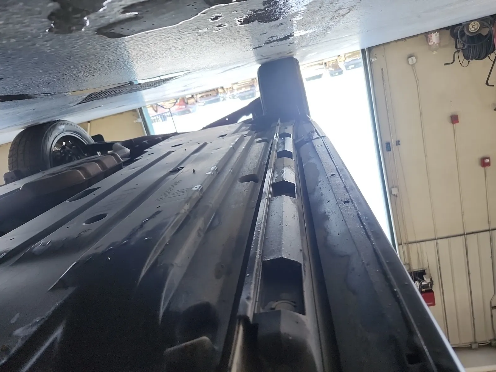 Undercarriage - Passenger Photo