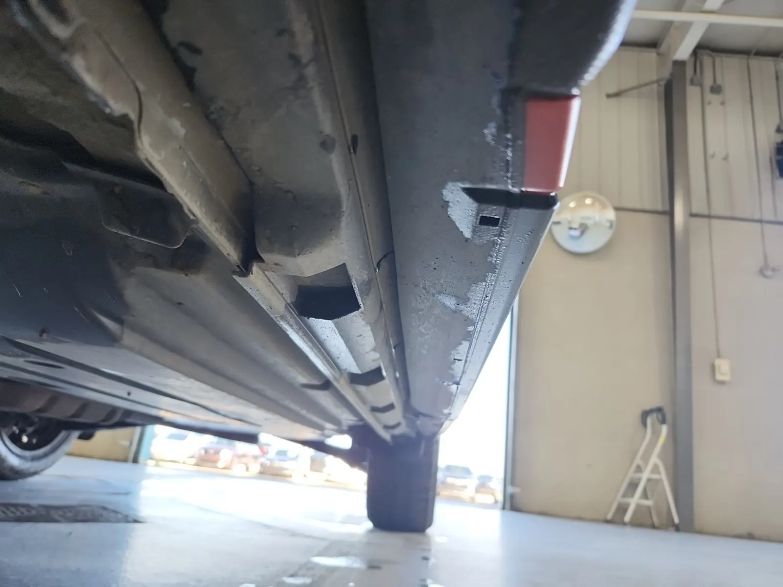 Undercarriage - Driver Photo