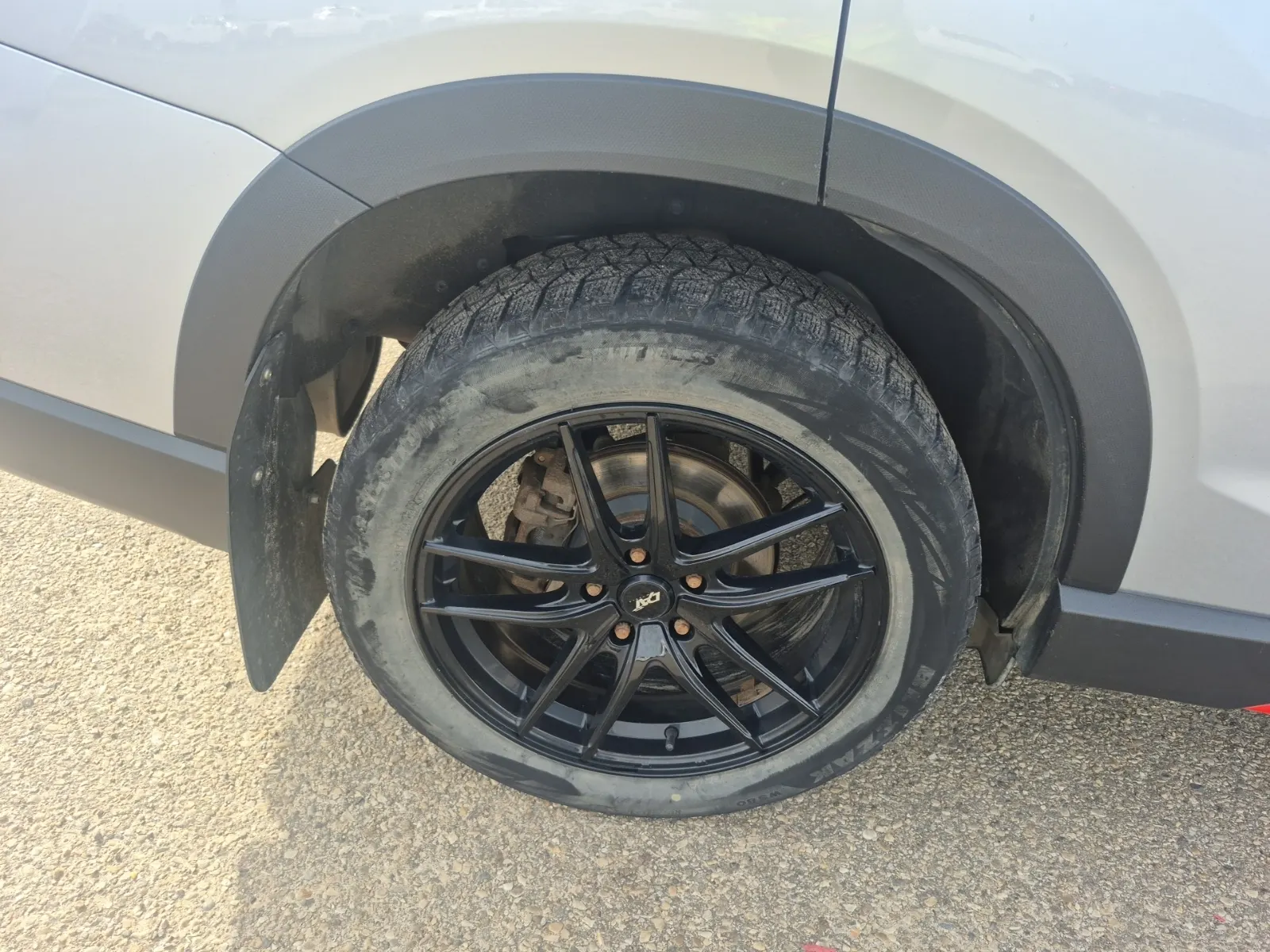 Right Rear Wheel/Tire Photo