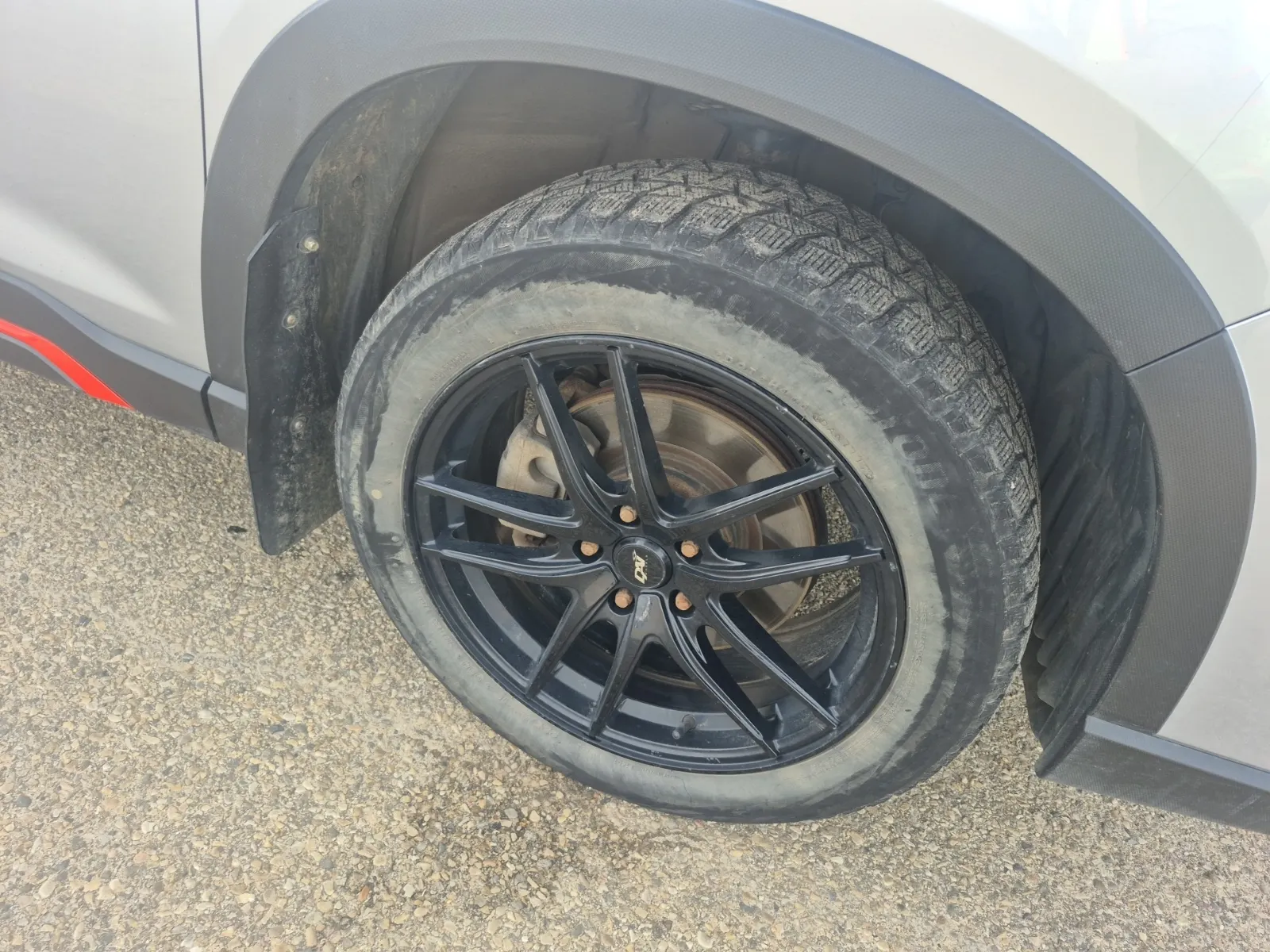 Right Front Wheel/Tire Photo