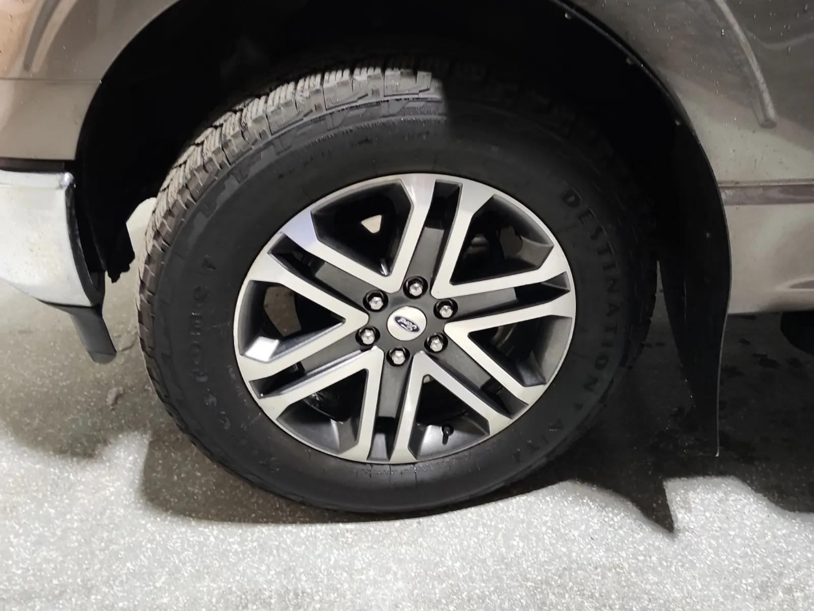 Front driver wheel/tire photo