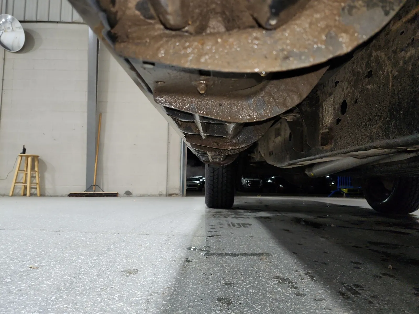 Undercarriage - Passenger Photo