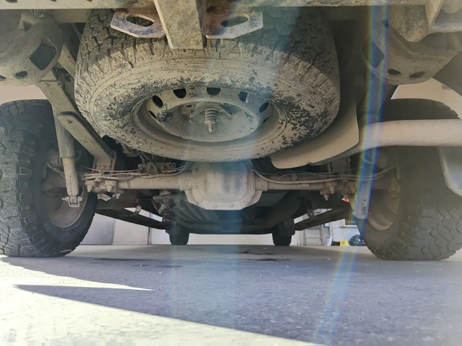Undercarriage - Rear Photo