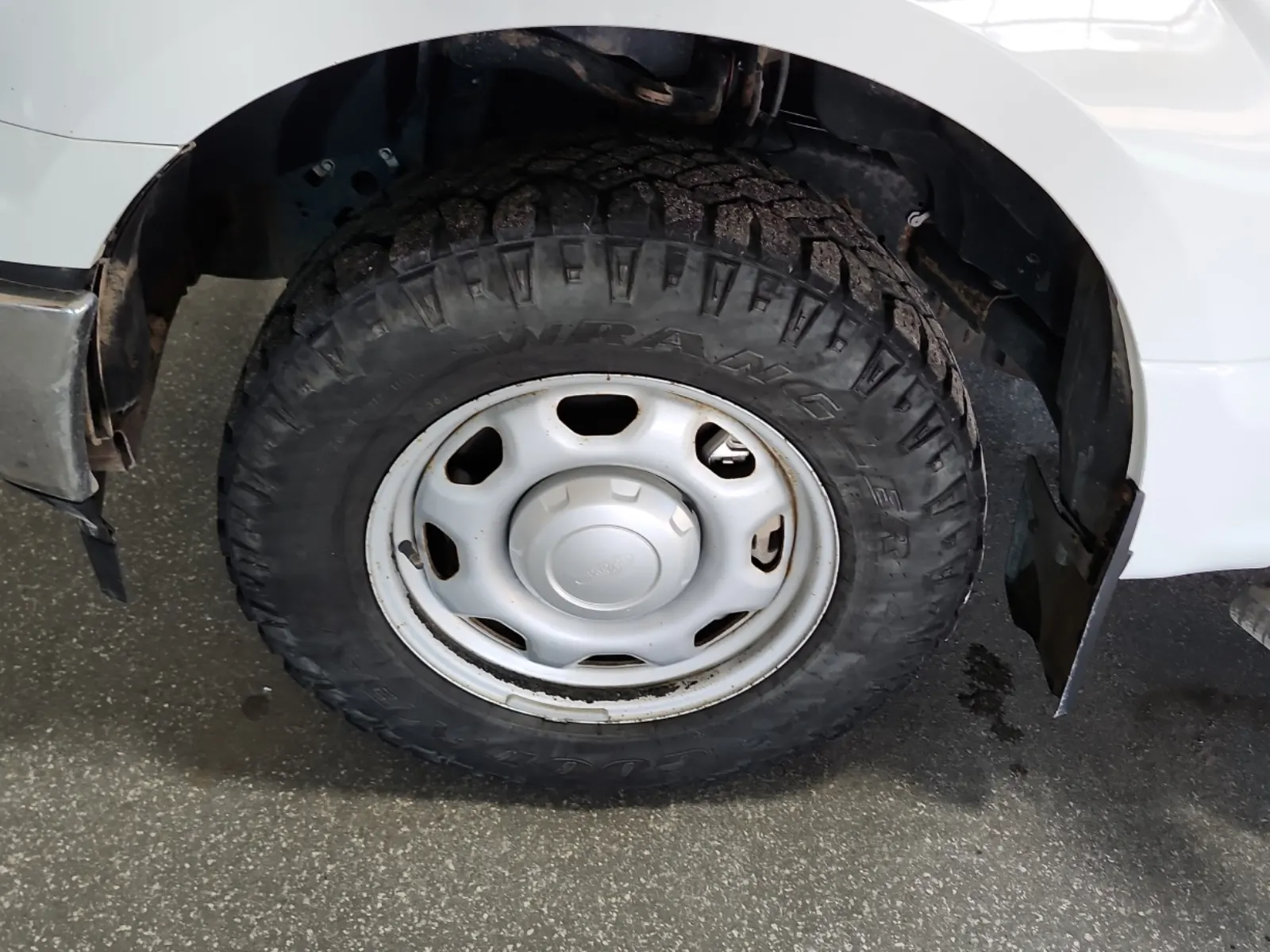 Front driver wheel/tire photo