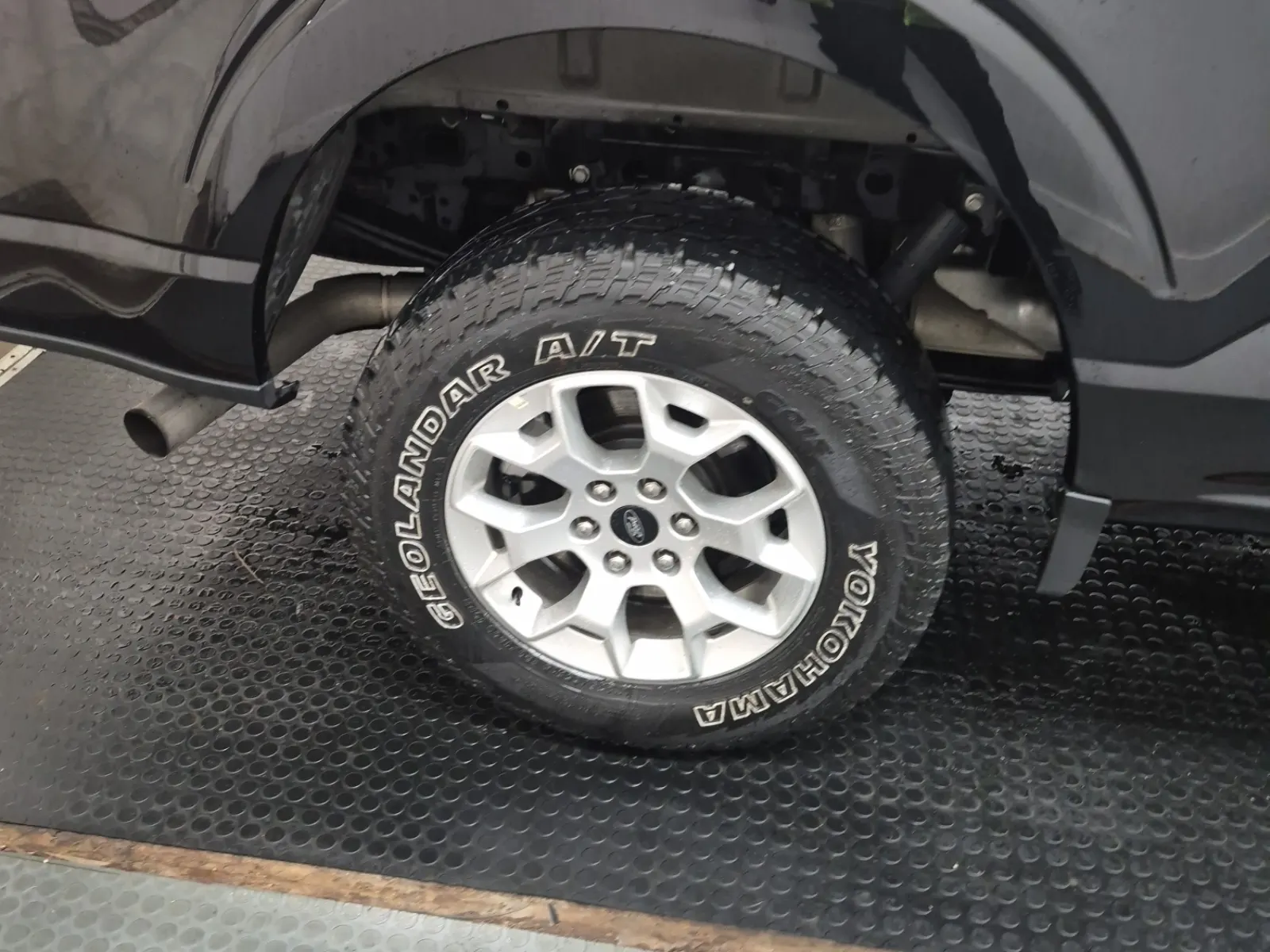 Right Rear Wheel/Tire Photo