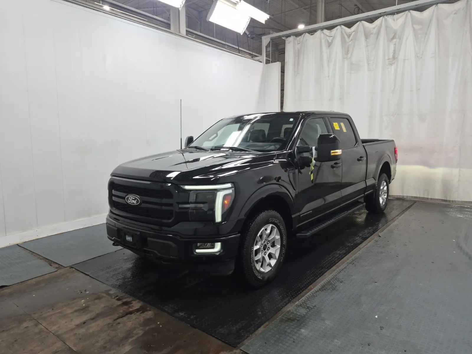 Front driver 3/4 photo