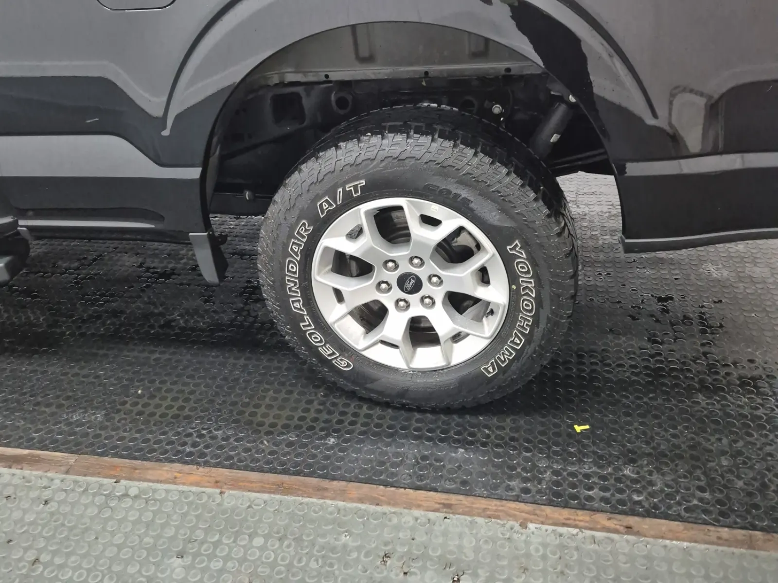 Left Rear Wheel/Tire Photo